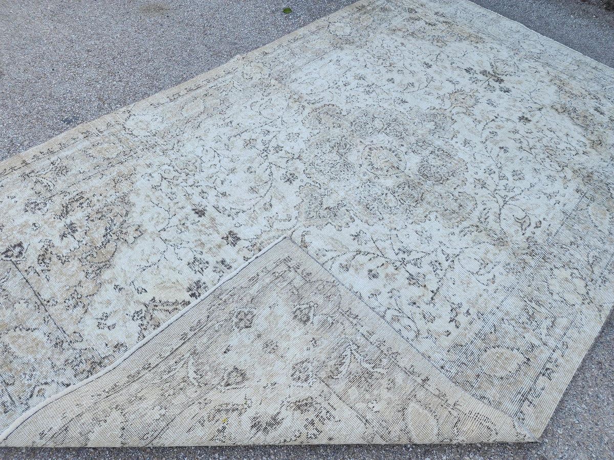 Hand-Knotted Wool Oushak Rug 6x10: Neutral Turkish Vintage Rug