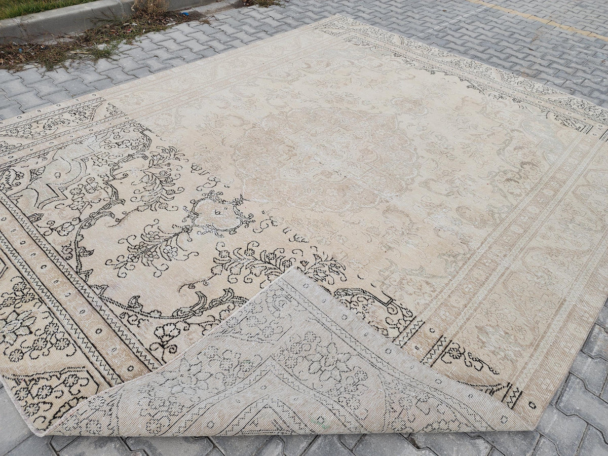 9×12 Vintage Wool Rug : Rustic Abraj Hand-Woven, Neutral and Beige
