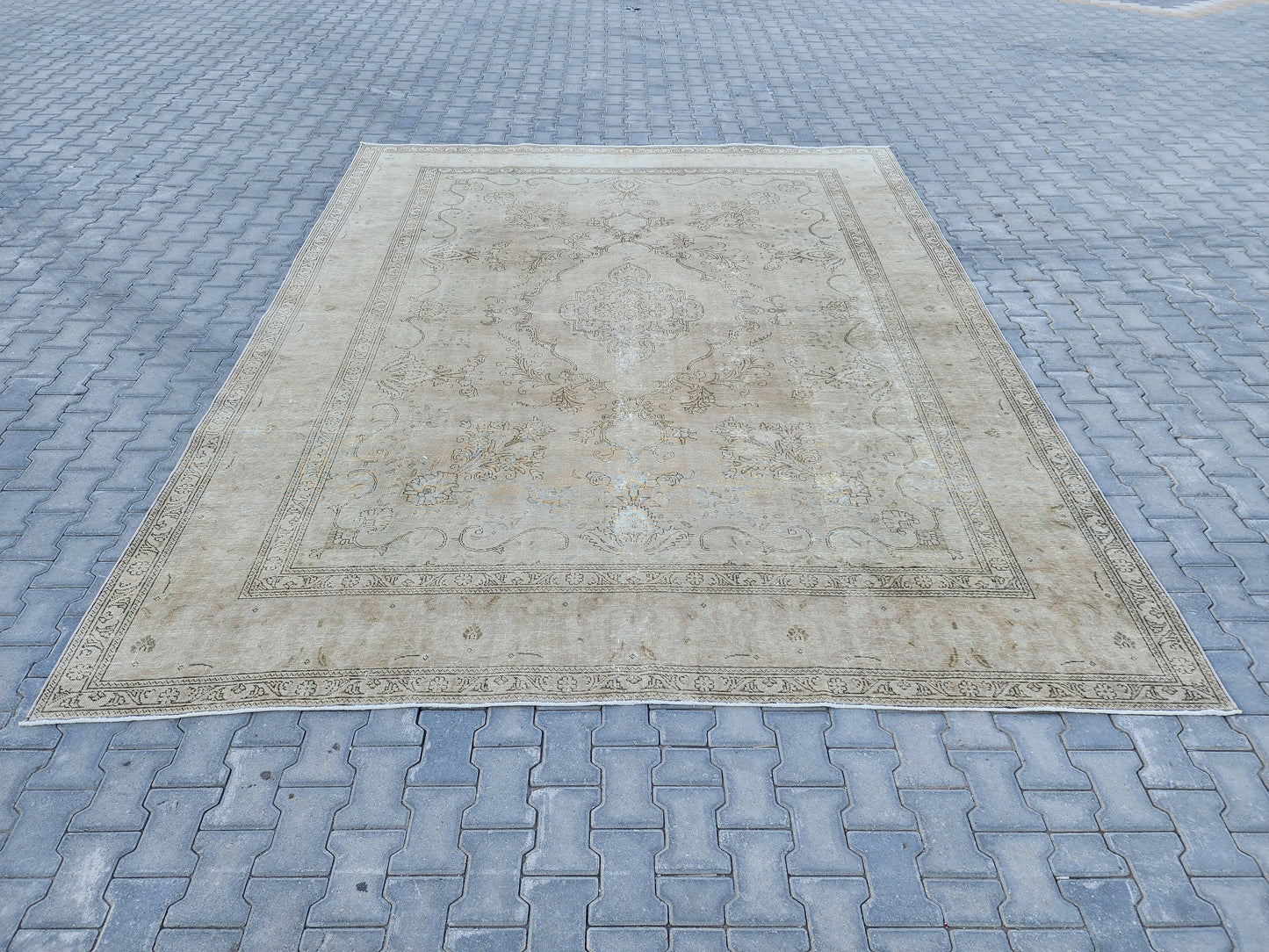 Vintage Neutral Rug 10x12 ft - sku1273