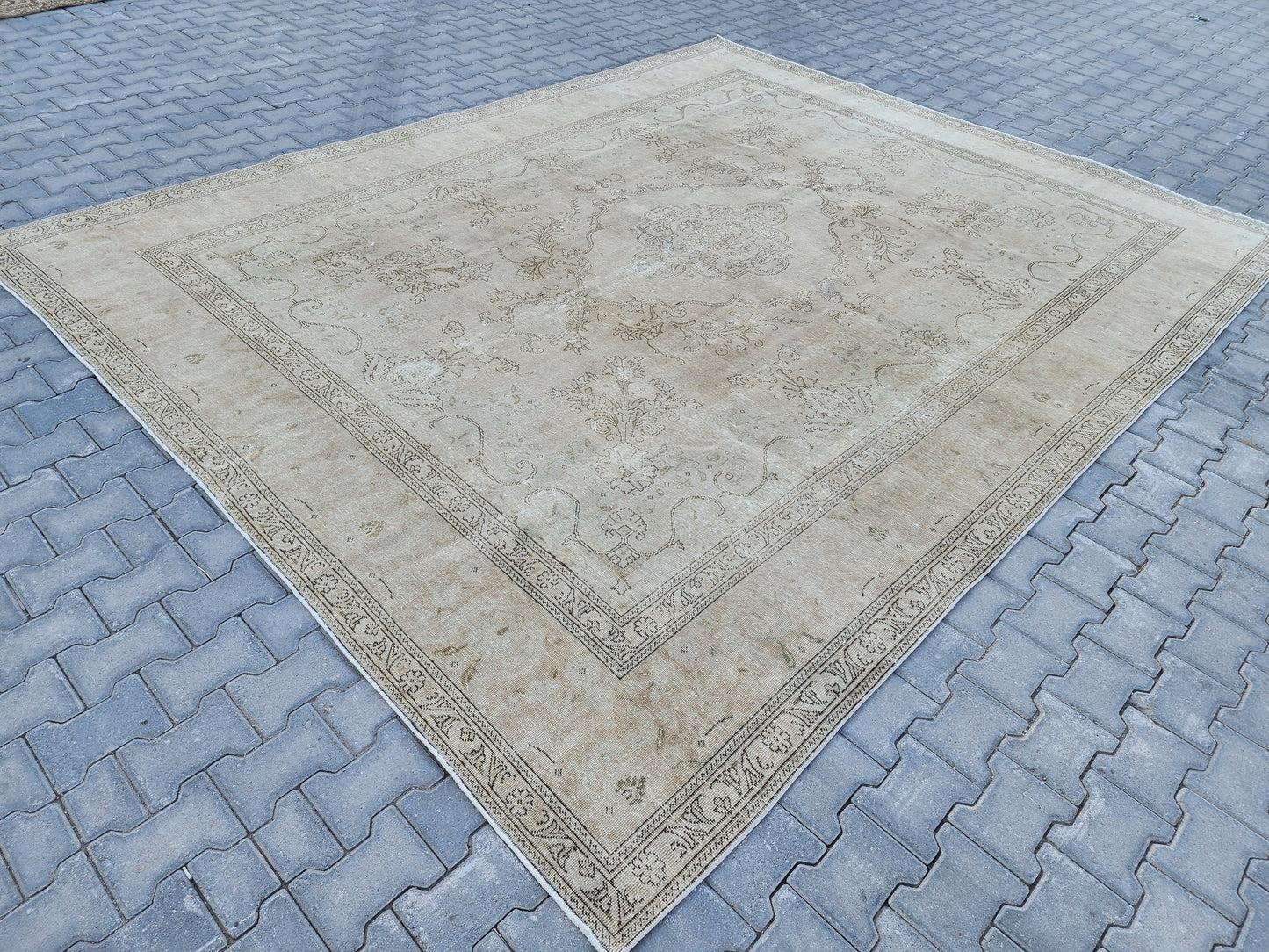 Vintage Neutral Rug 10x12 ft - sku1273