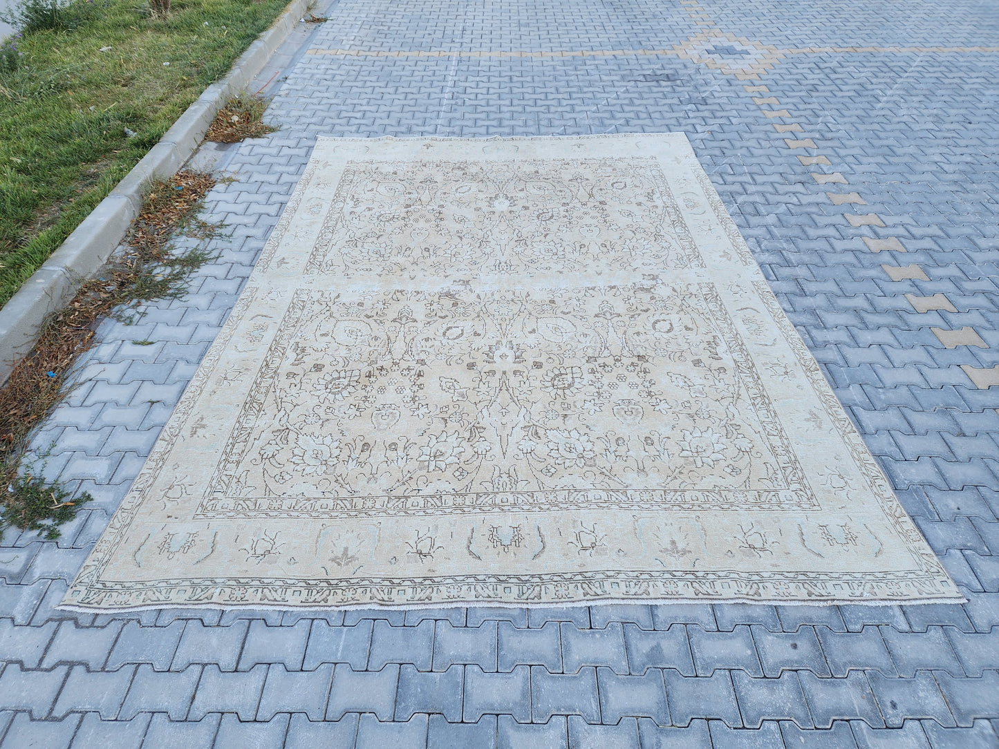 Wool Neutral Vintage Oversize Rug 9x12 ft - skua210
