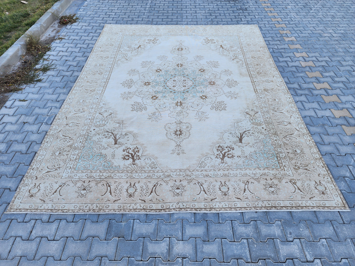 Large Wool Rug 9x12 ft - sku1414