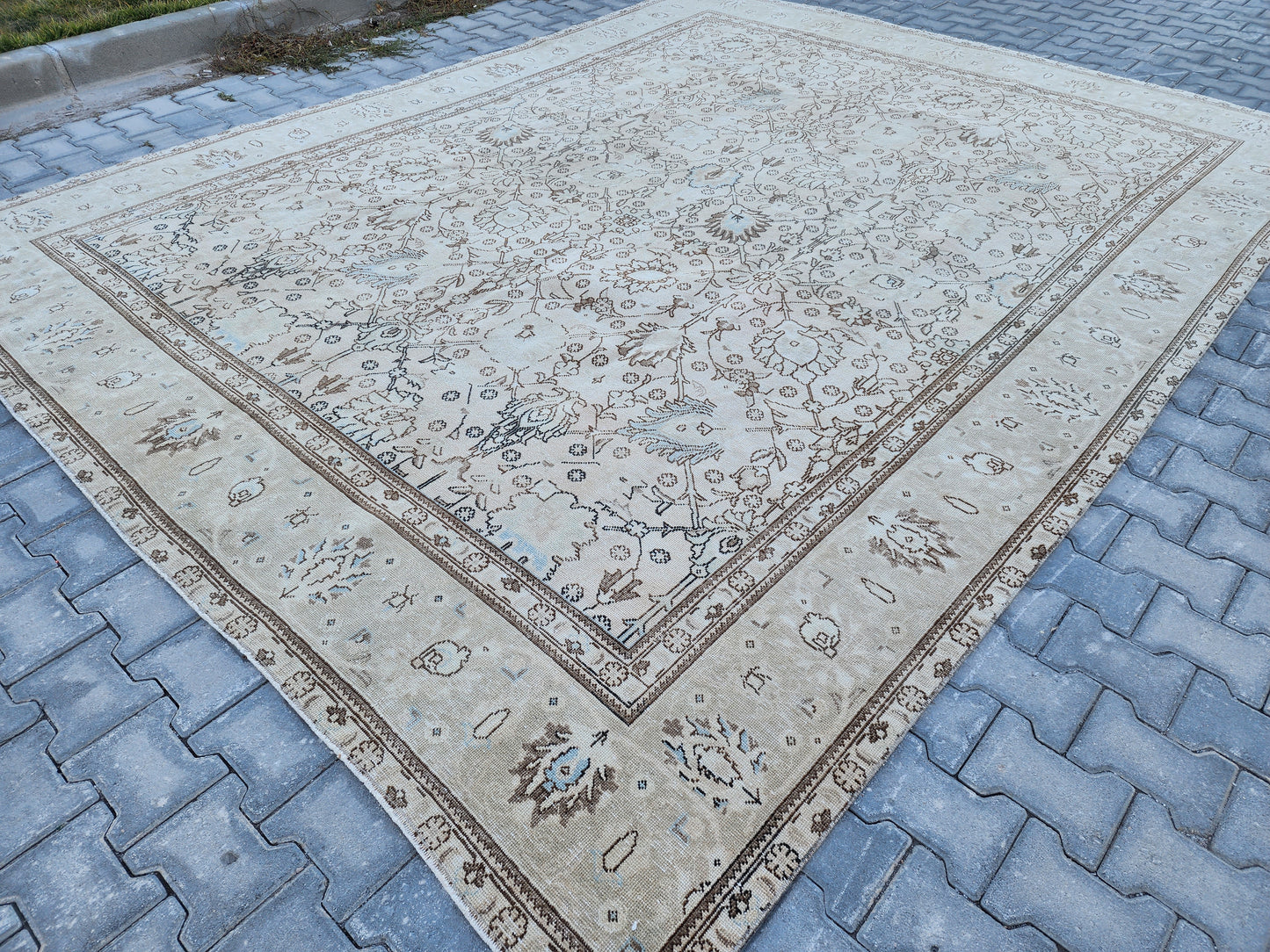 Vintage Wool Rug 9x12 ft - sku1412