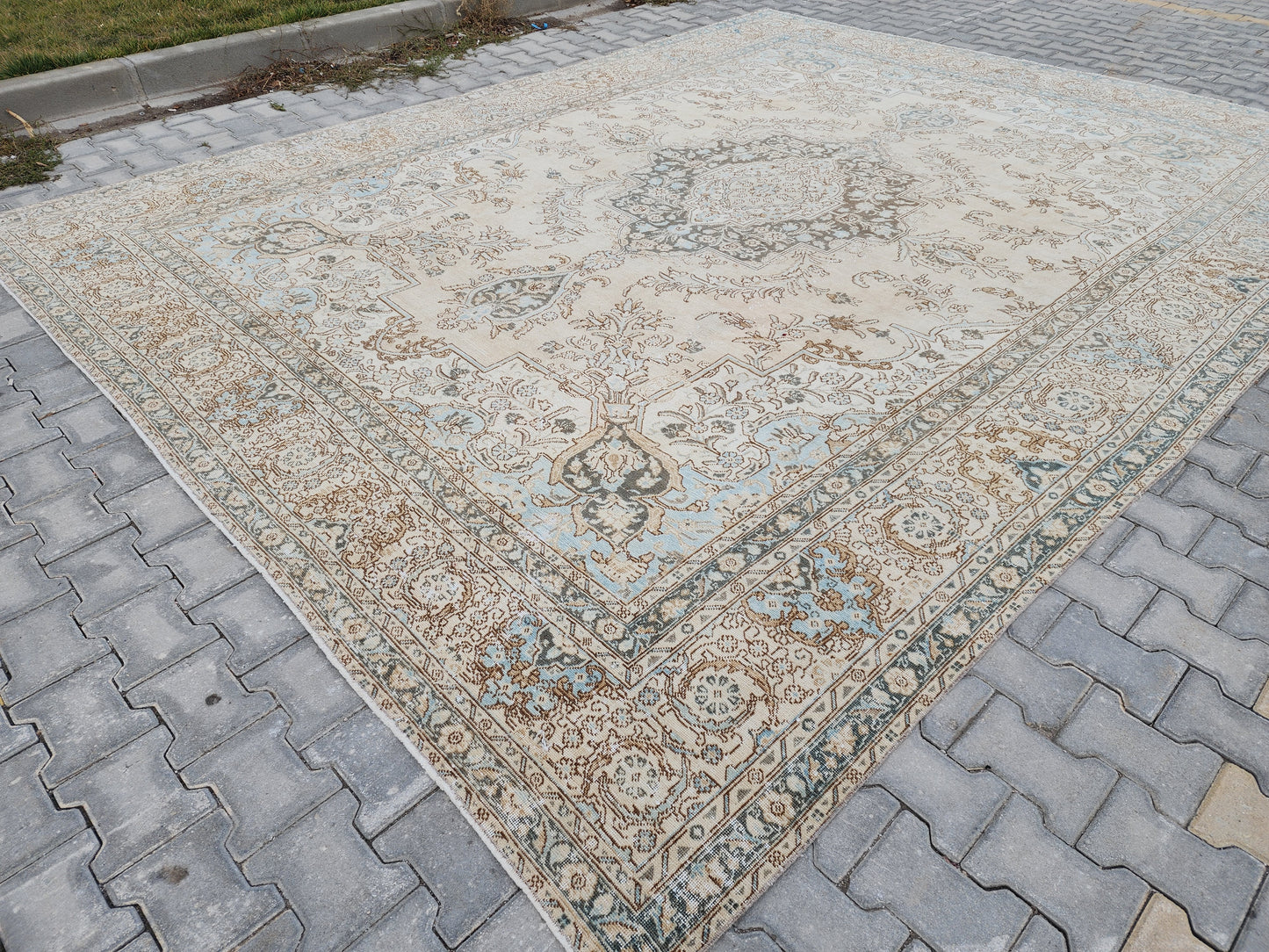 Vintage Wool Rug 10x13 ft - sku1469