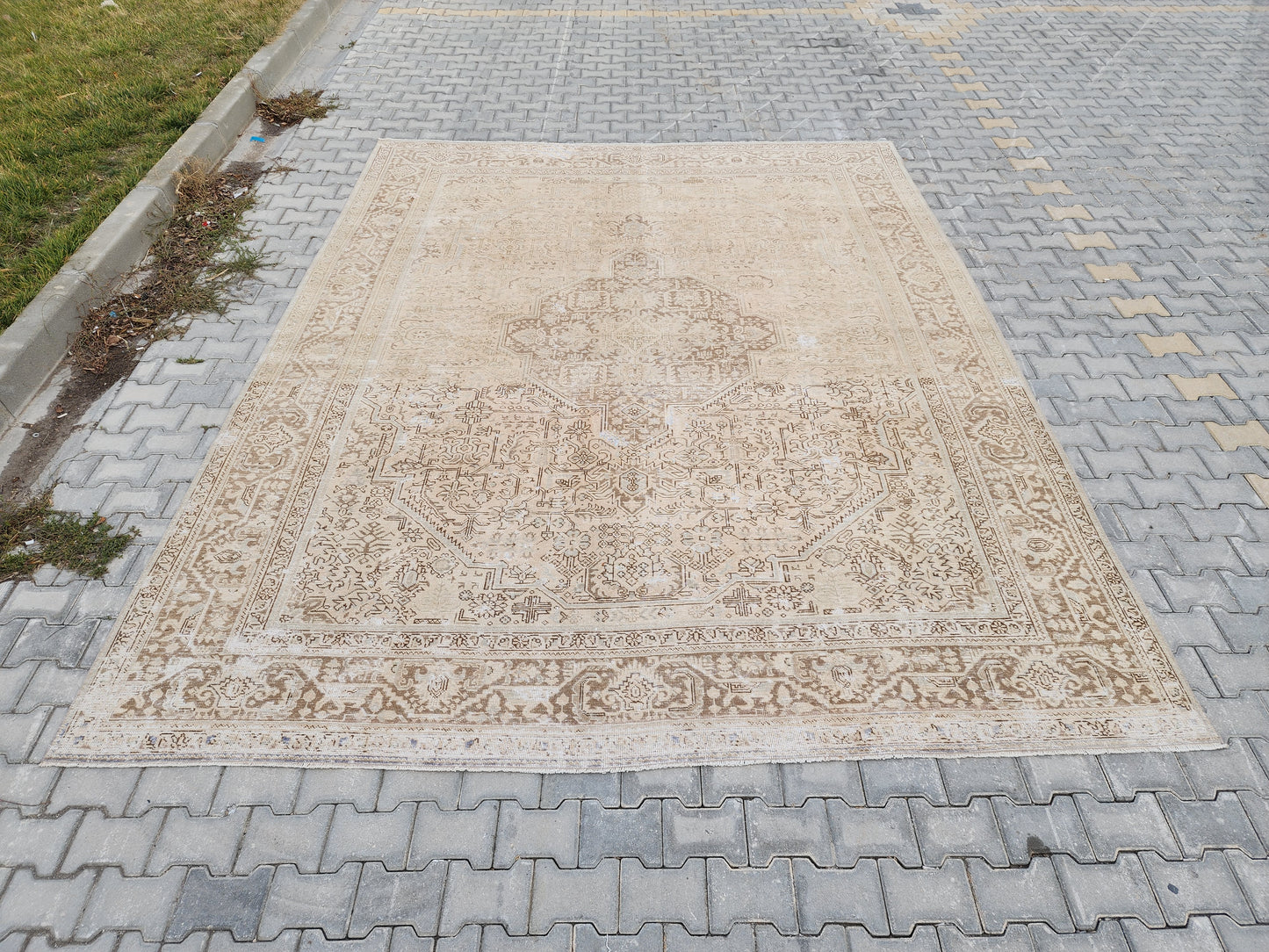 Neutral Vintage Rug 10x12 ft - sku1459