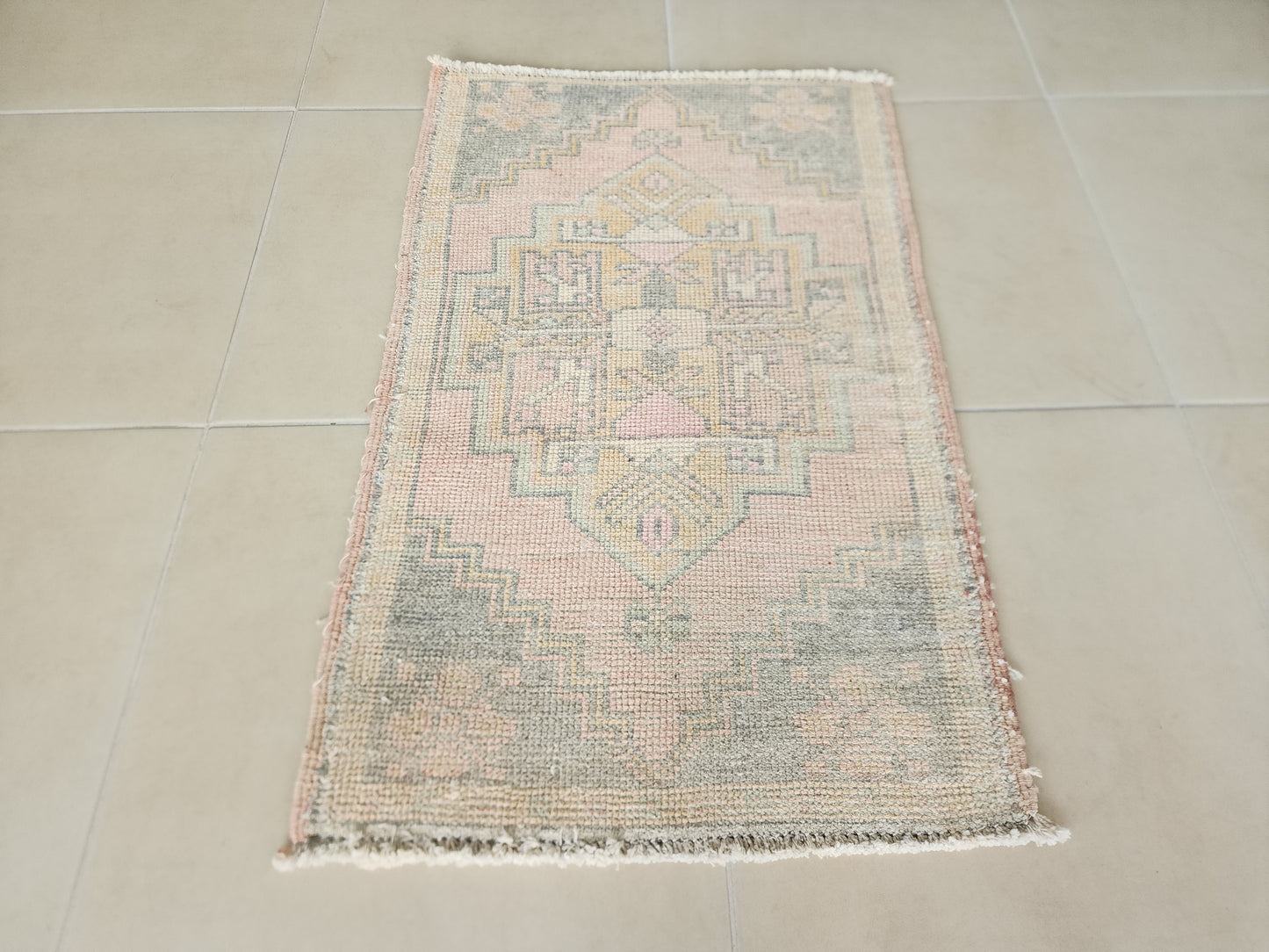 Hand Made Mini Decor Rug 2x3 ft- skuy163