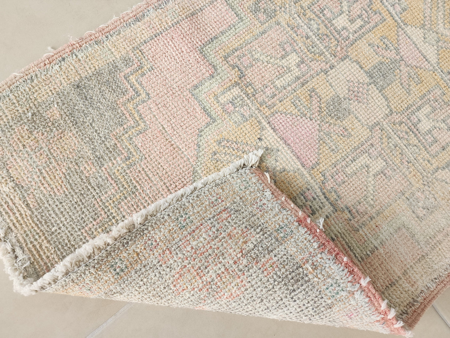 Hand Made Mini Decor Rug 2x3 ft- skuy163