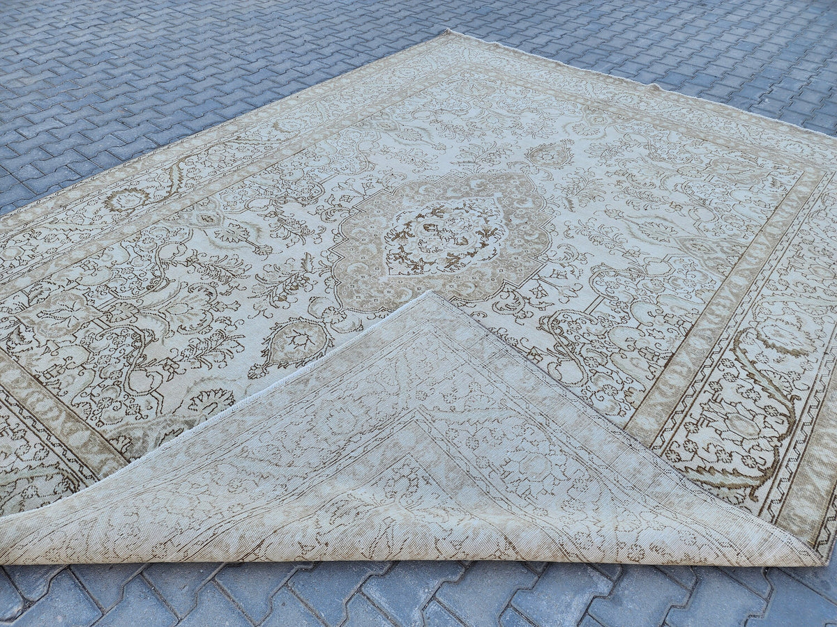 Large Vintage Turkish Rug 10x12: Hand Knotted Wool Area Rug