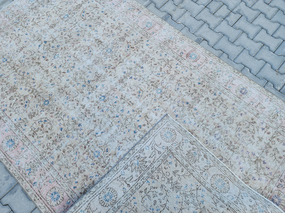 Vintage Oushak Rug 5x8: Hand-Knotted Beige Oriental Rug