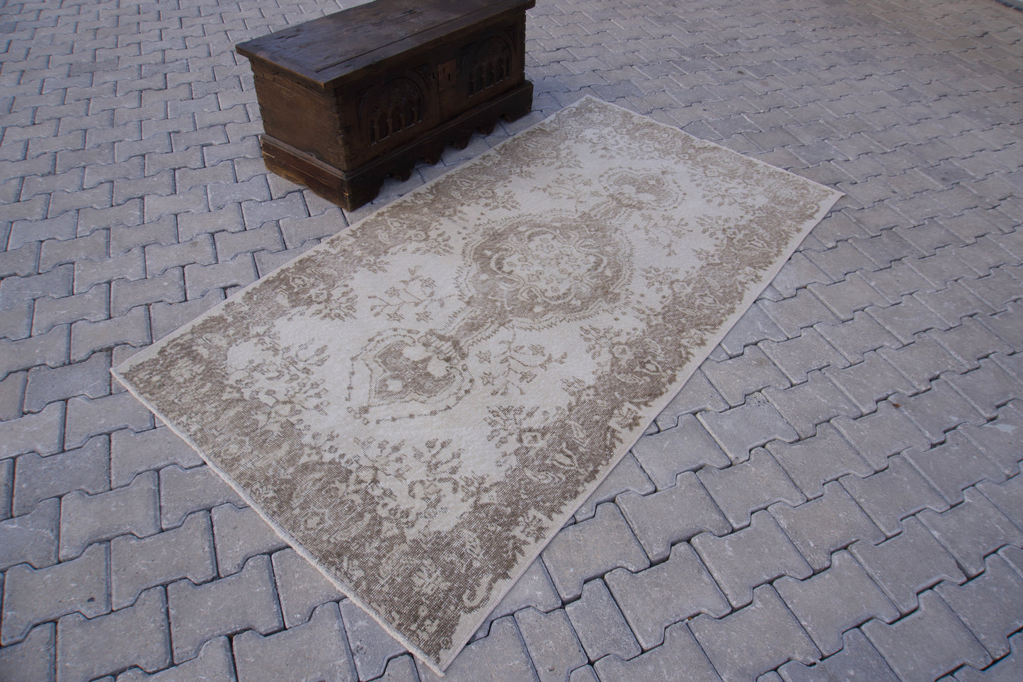 Small Neutral Rug 4x7 ft - sku 887