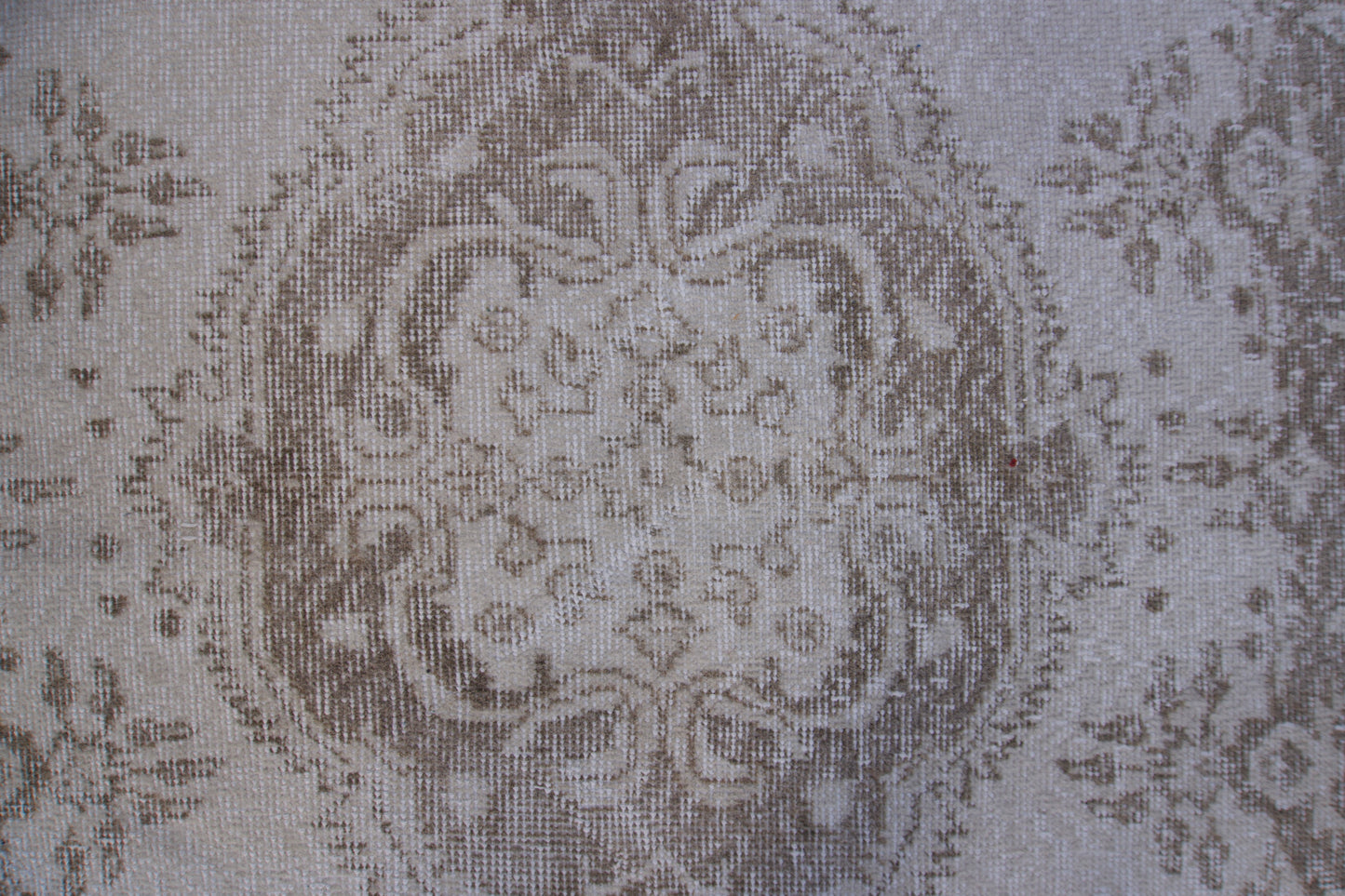 Small Neutral Rug 4x7 ft - sku 887
