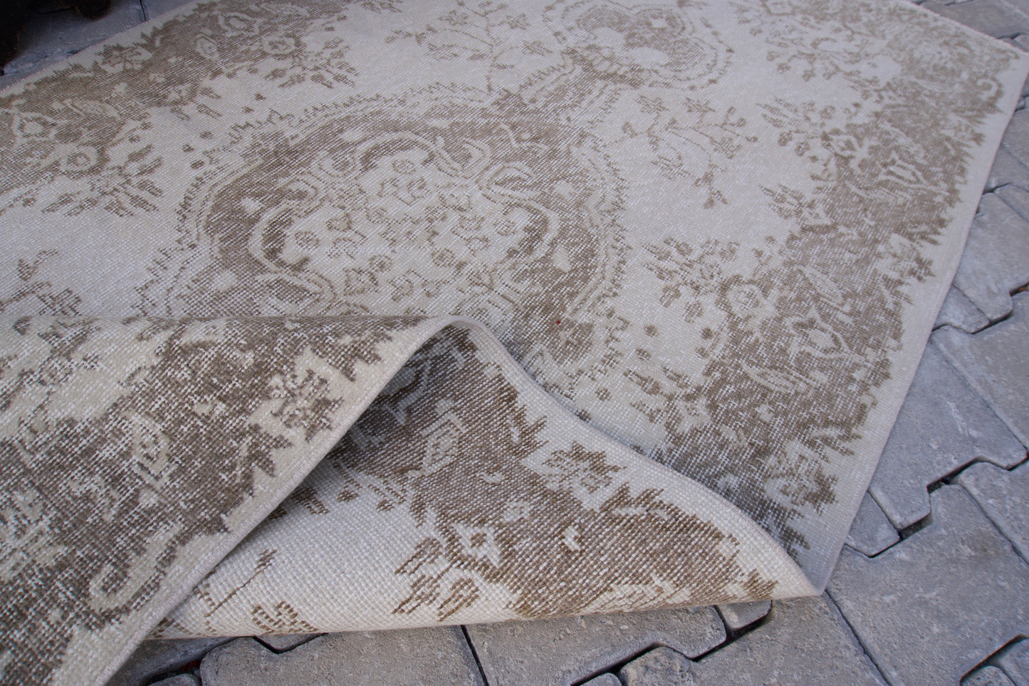 Small Neutral Rug 4x7 ft - sku 887