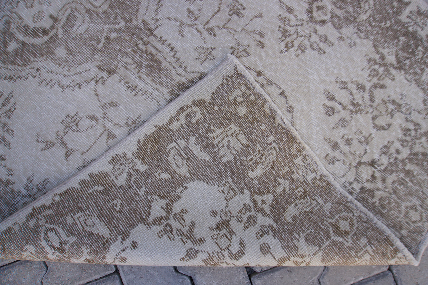 Small Neutral Rug 4x7 ft - sku 887