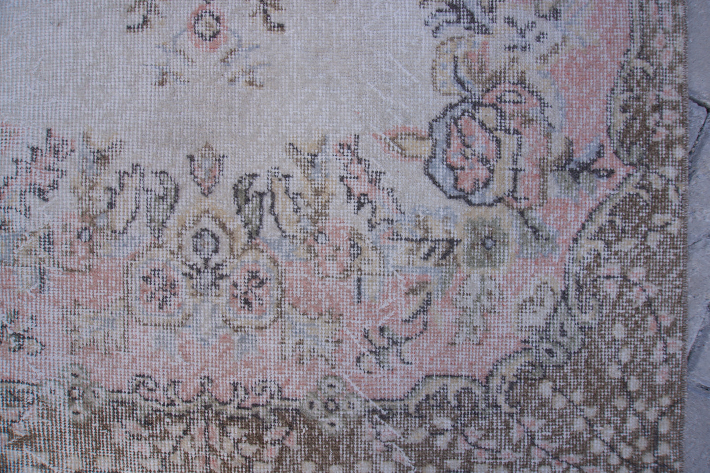 Neutral Small Rug 4x7 ft - sku 1507