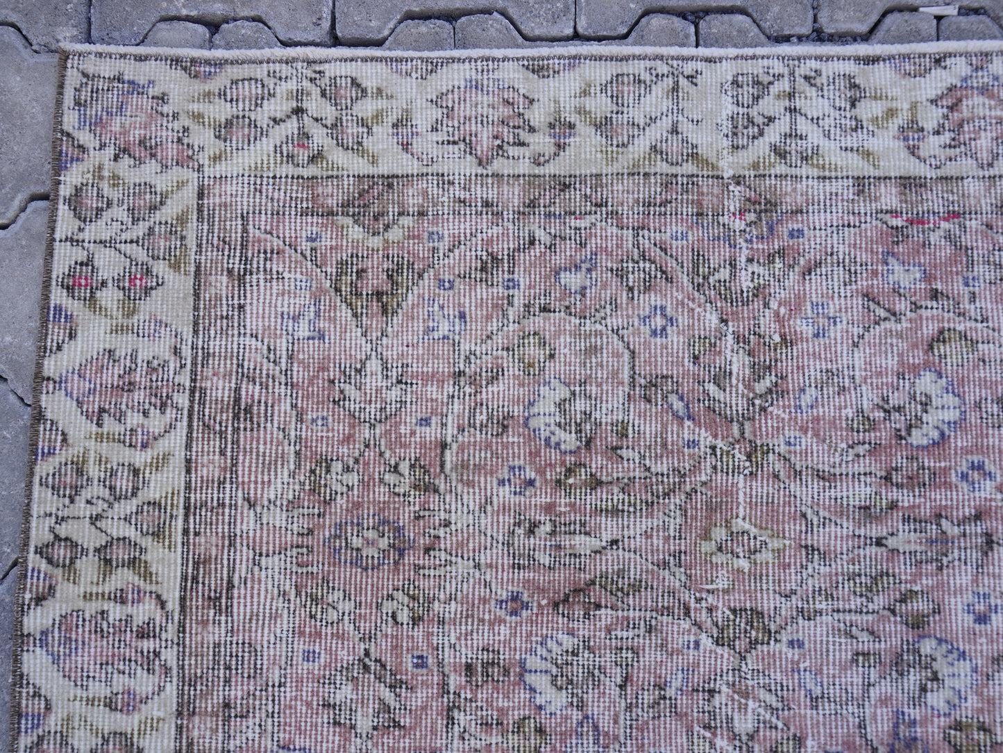 Neutral Small Rug 4x7 ft - sku 916