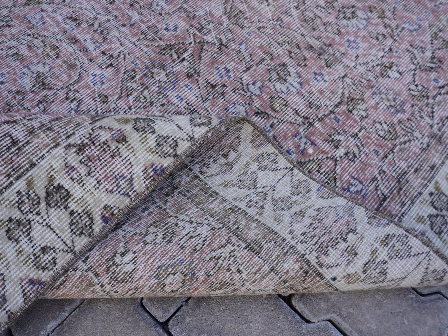 Neutral Small Rug 4x7 ft - sku 916