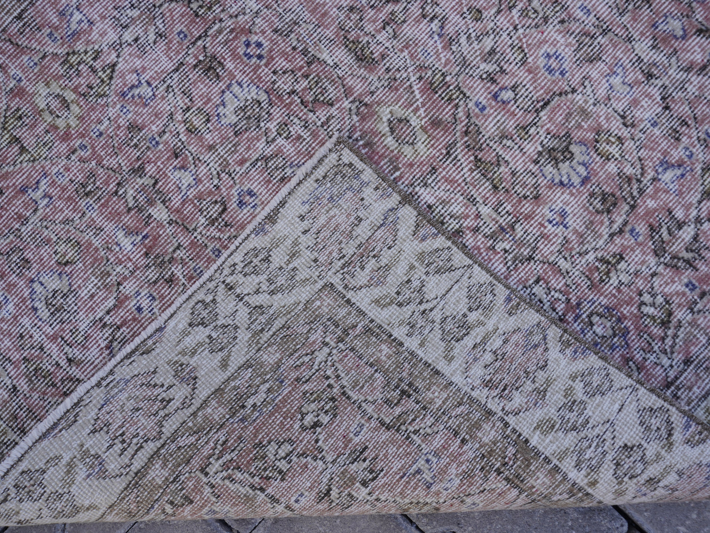 Neutral Small Rug 4x7 ft - sku 916