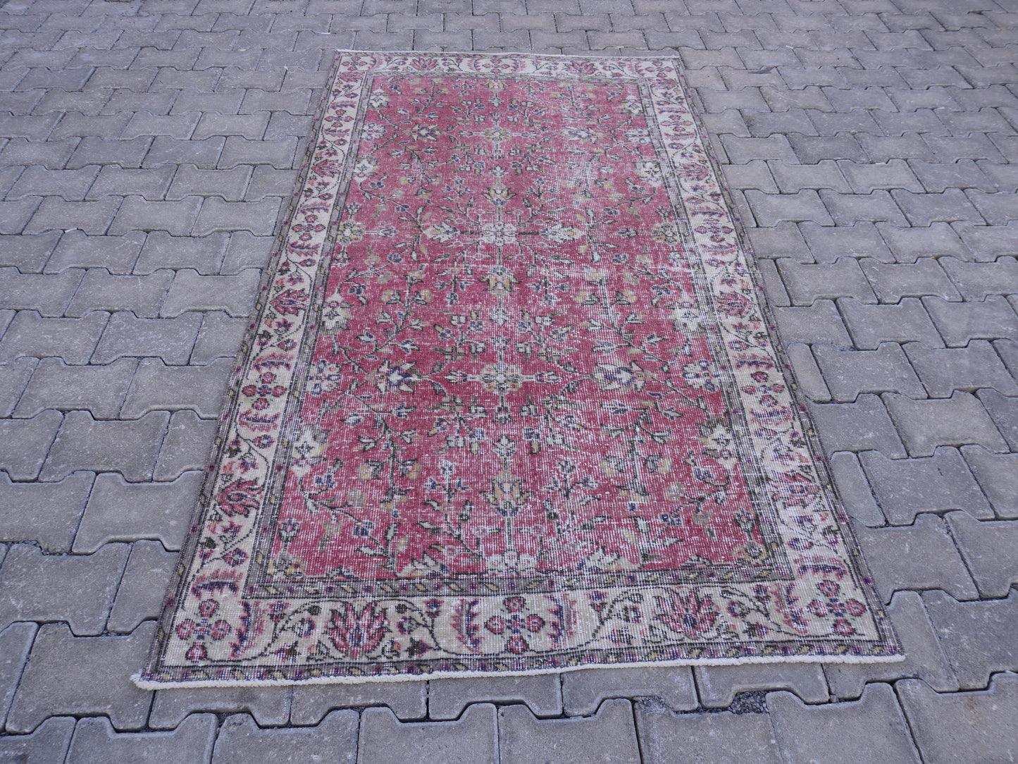 Neutral Small Rug 4x7 ft - sku 988