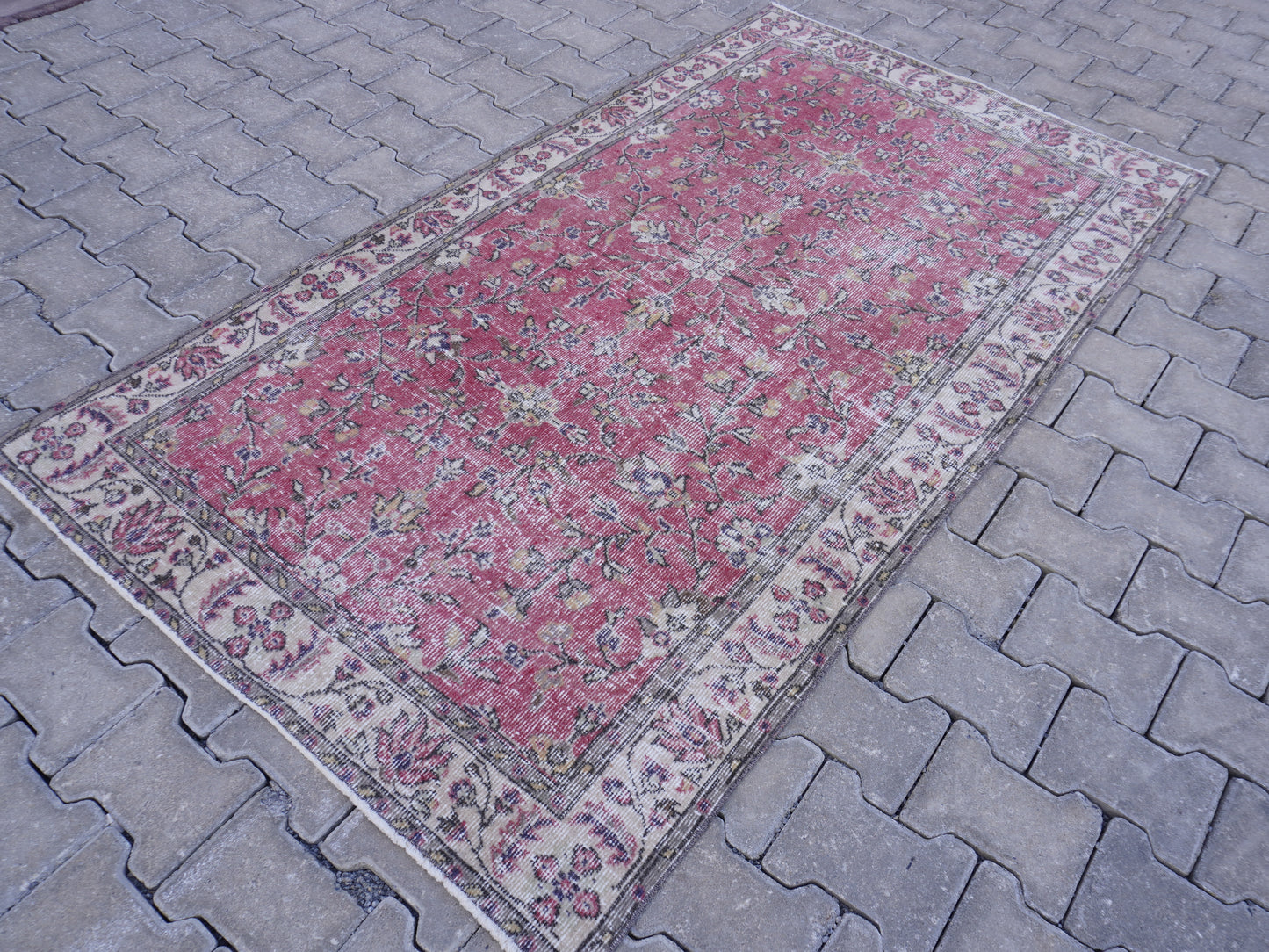 Neutral Small Rug 4x7 ft - sku 988