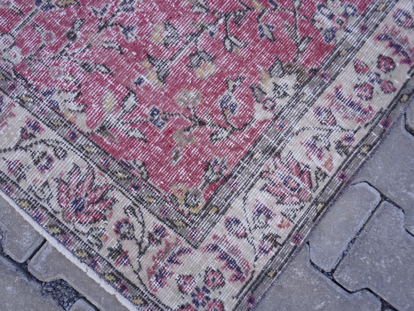 Neutral Small Rug 4x7 ft - sku 988