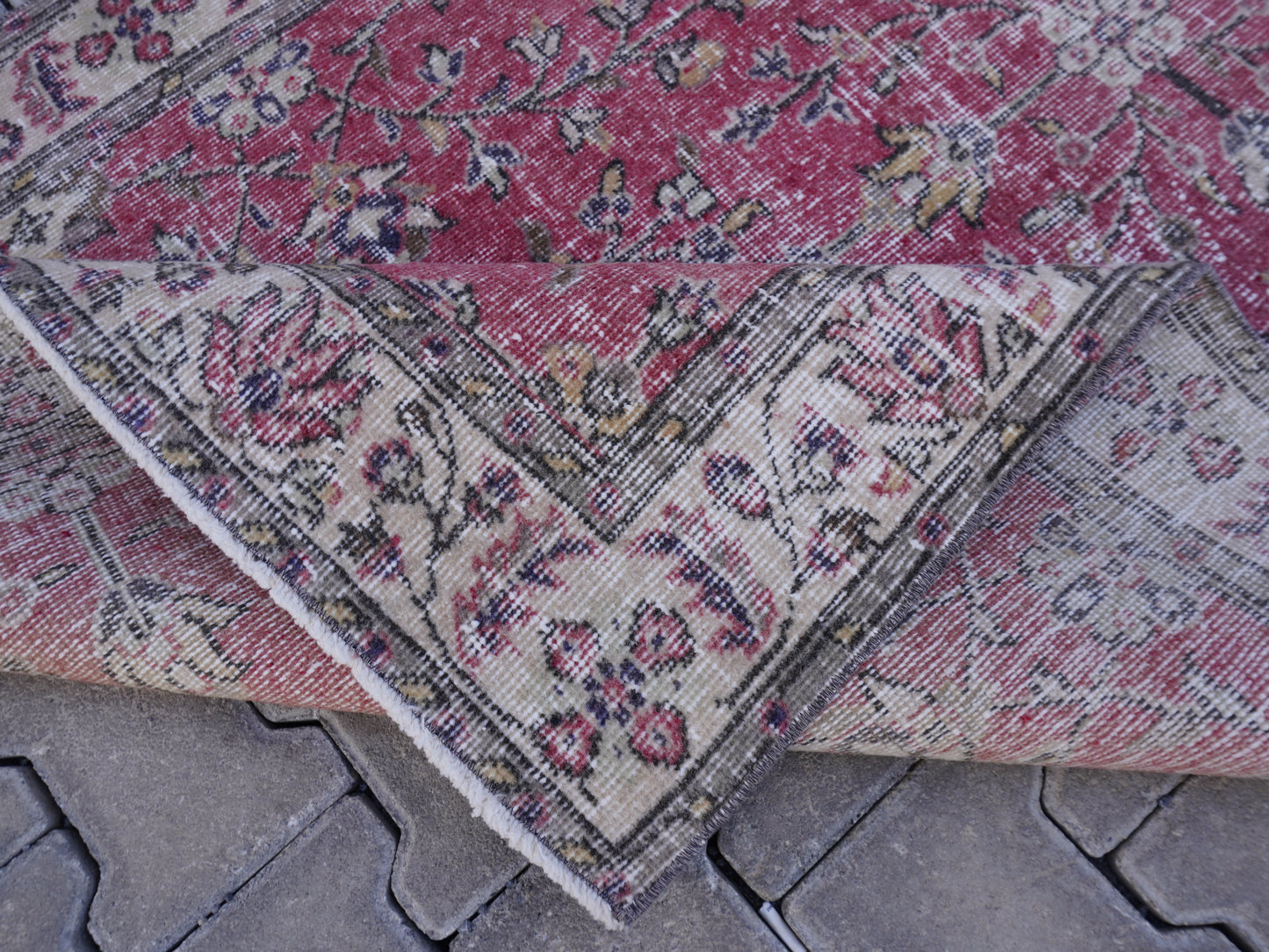 Neutral Small Rug 4x7 ft - sku 988