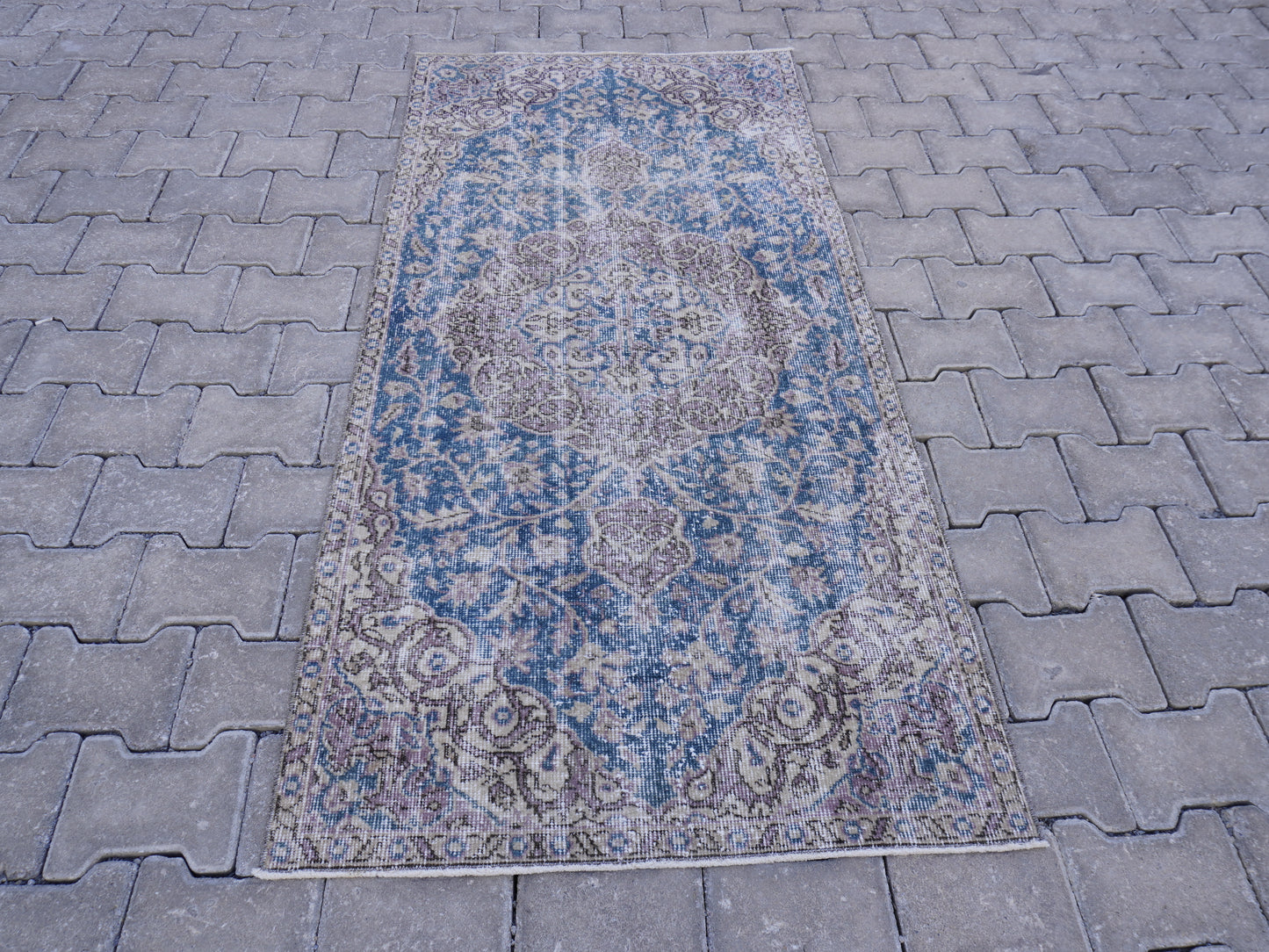 Neutral Small Rug 4x7 ft - sku 1160