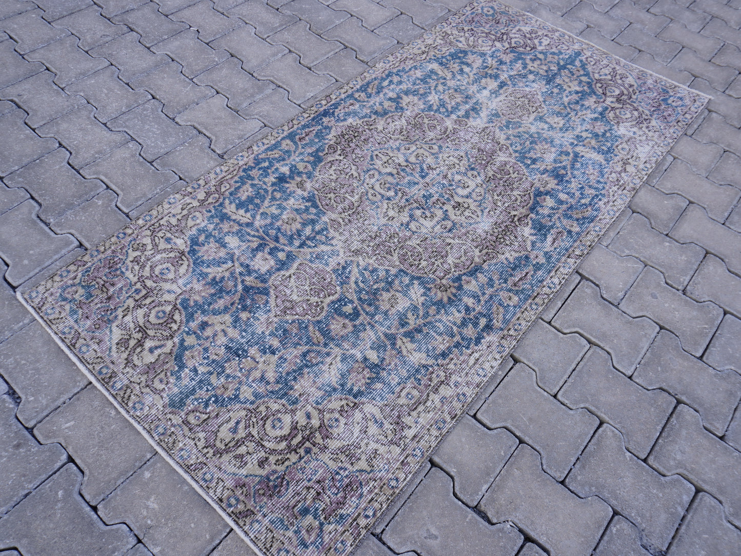 Neutral Small Rug 4x7 ft - sku 1160