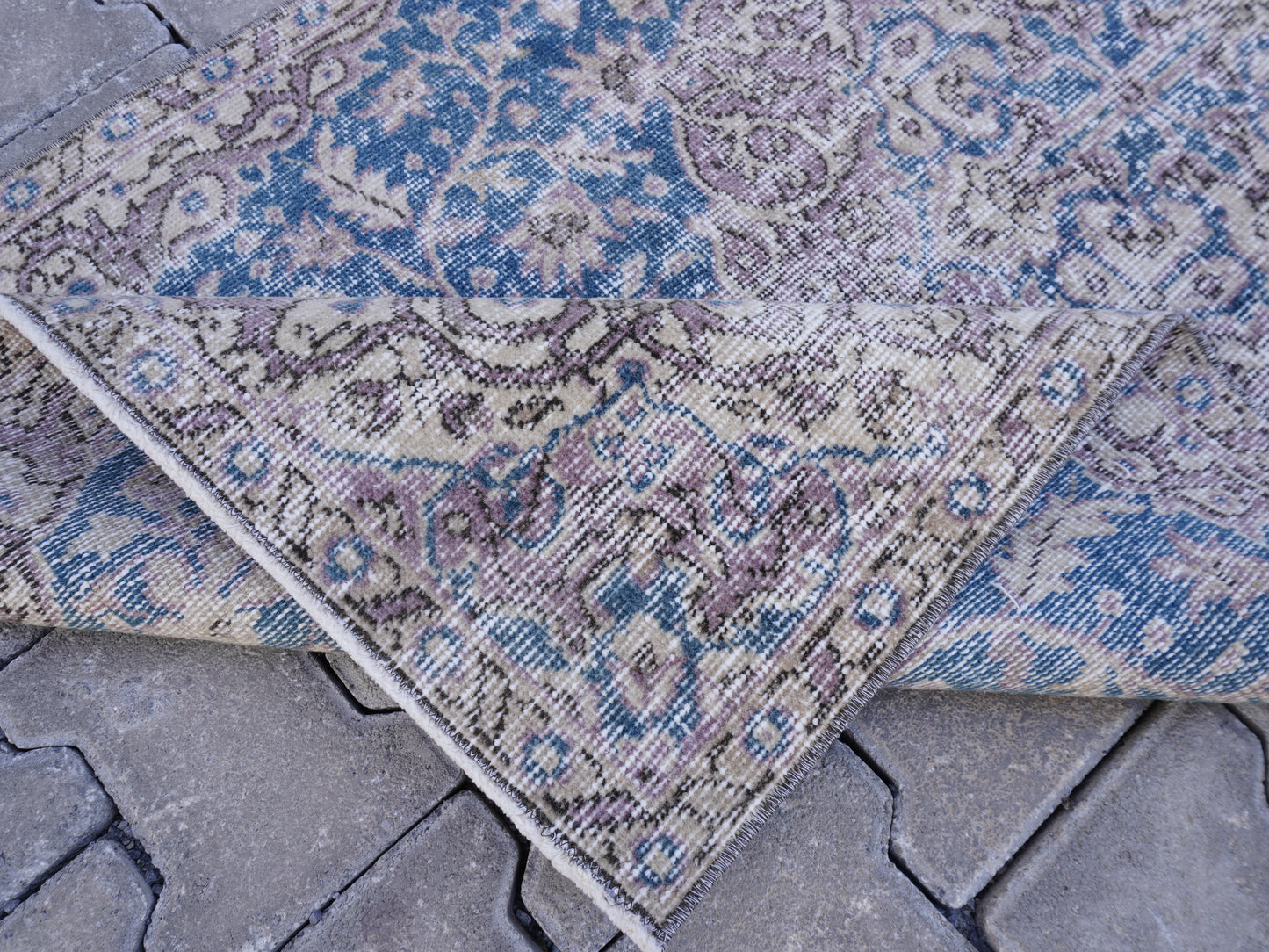 Neutral Small Rug 4x7 ft - sku 1160