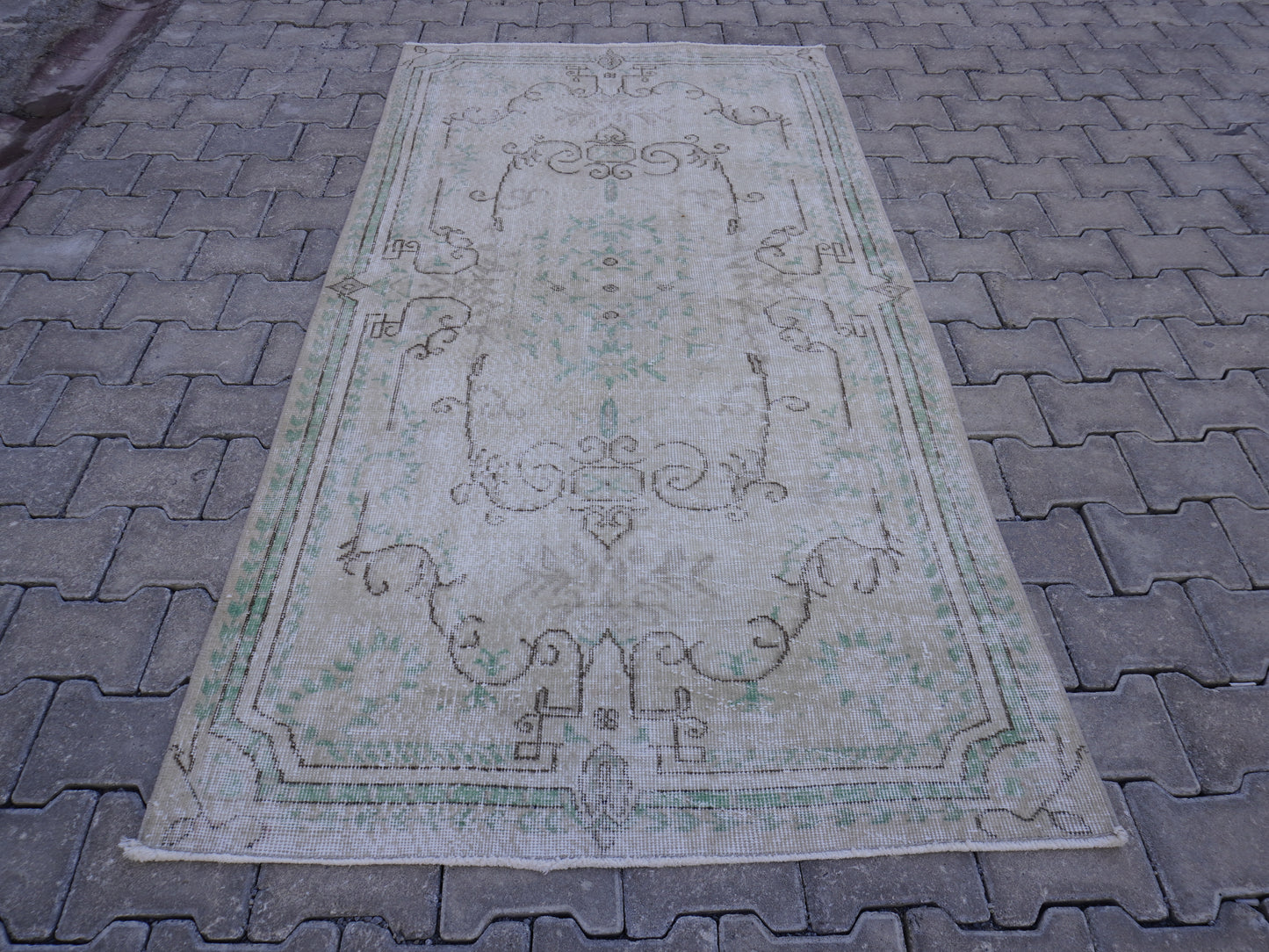 Neutral Small Rug 4x7 ft - sku 1175