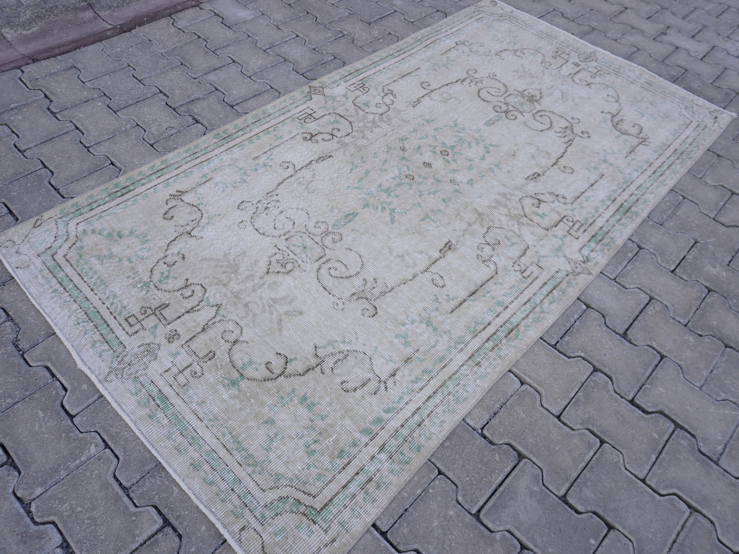 Neutral Small Rug 4x7 ft - sku 1175