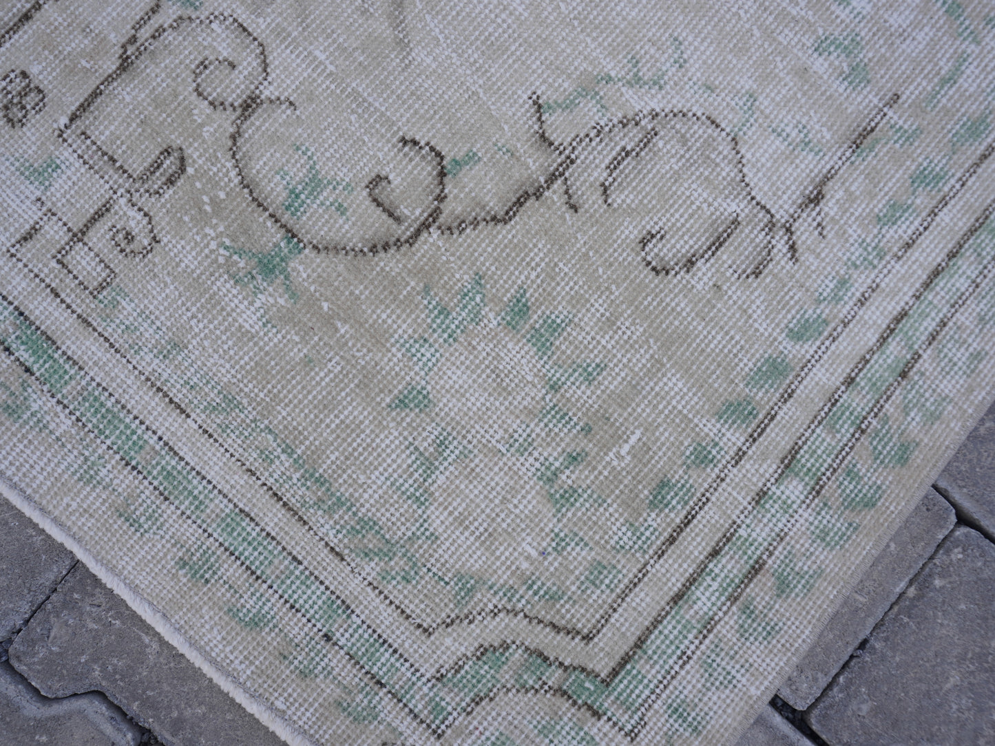 Neutral Small Rug 4x7 ft - sku 1175