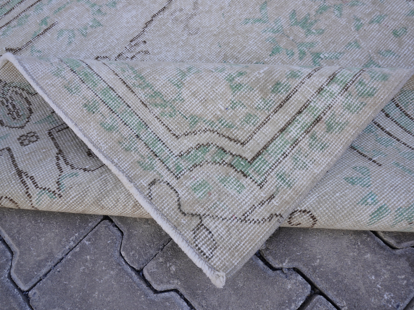 Neutral Small Rug 4x7 ft - sku 1175