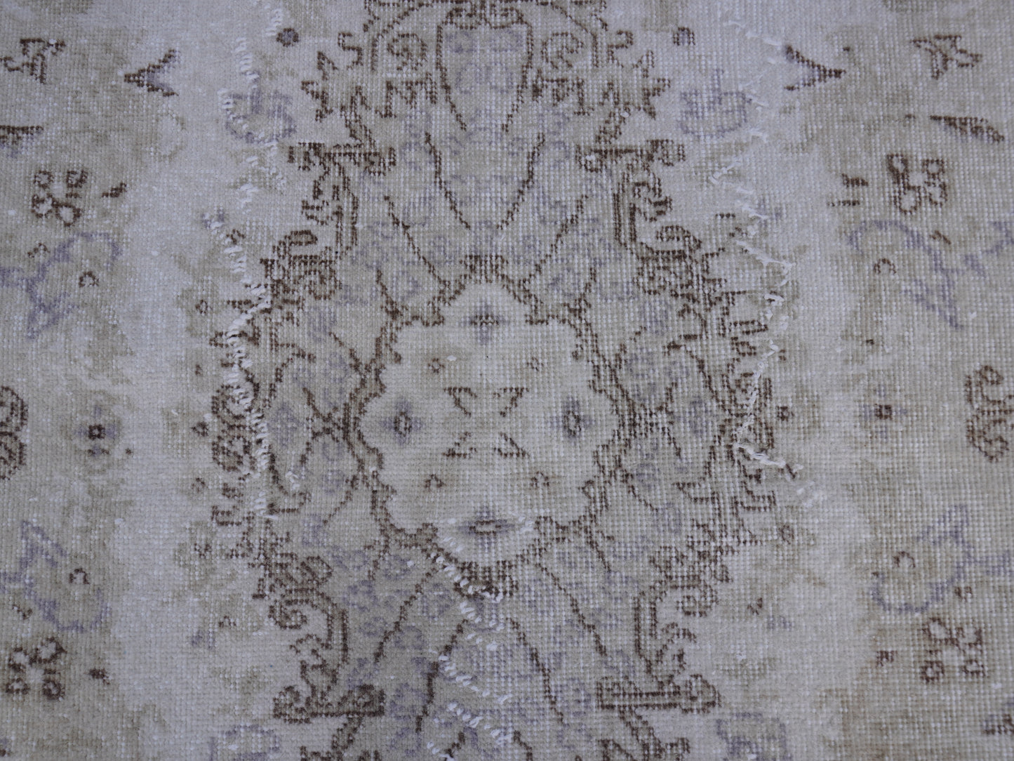 Neutral Small Rug 4x7 ft - sku 1008