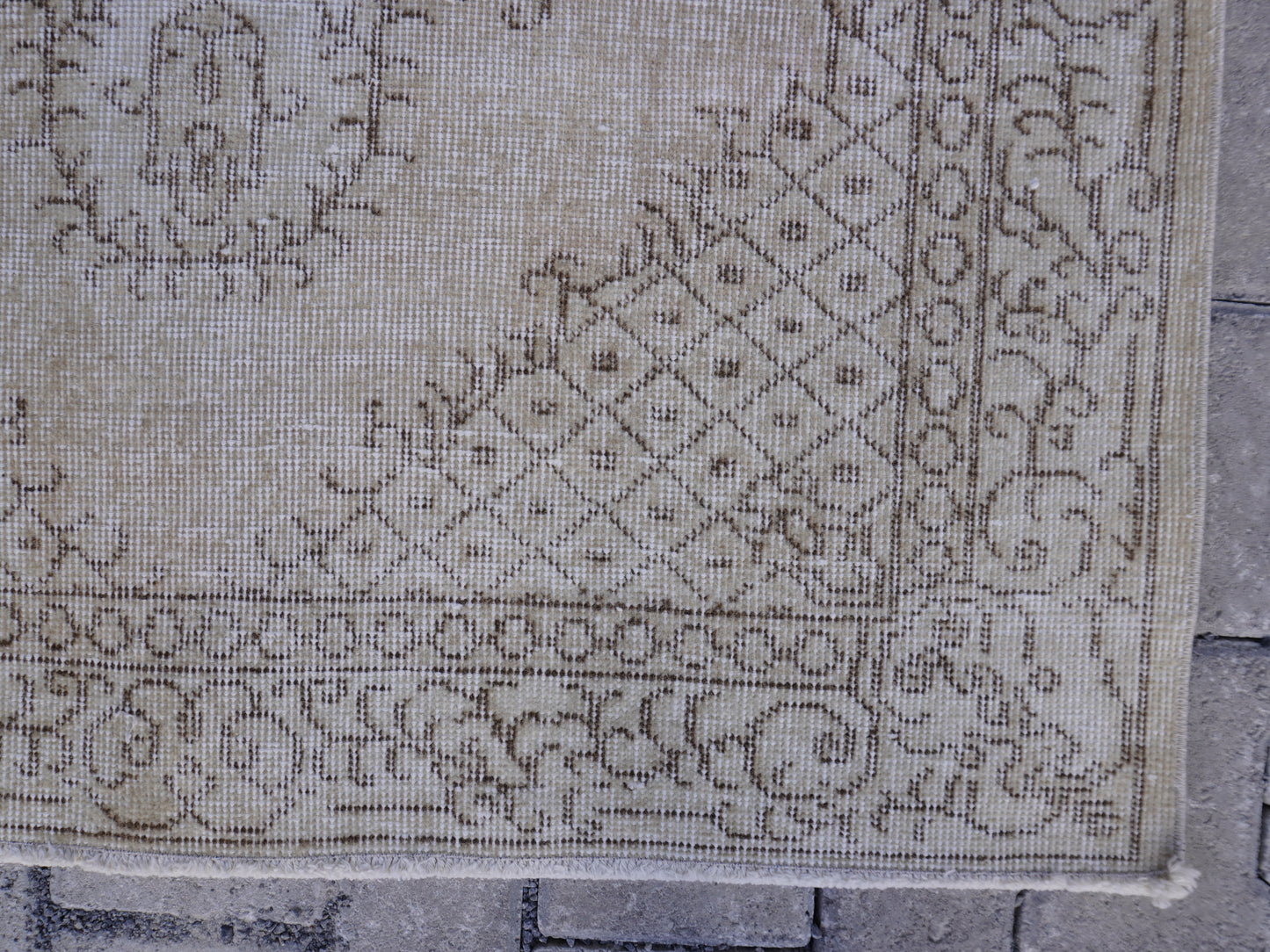 Neutral Small Rug 4x7 ft - sku 1516