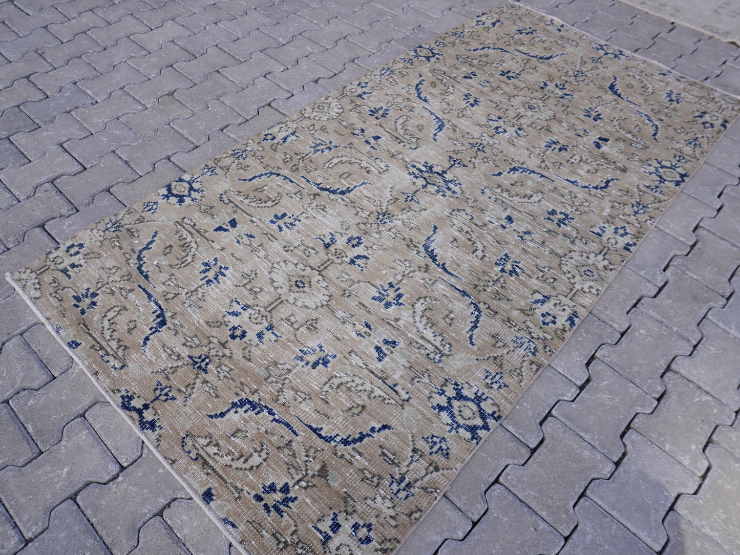 Neutral Small Rug 4x7 ft - sku 982