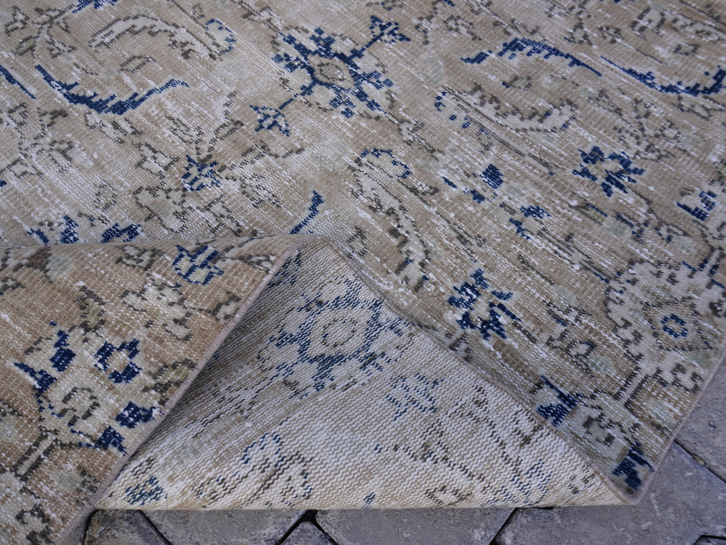 Neutral Small Rug 4x7 ft - sku 982