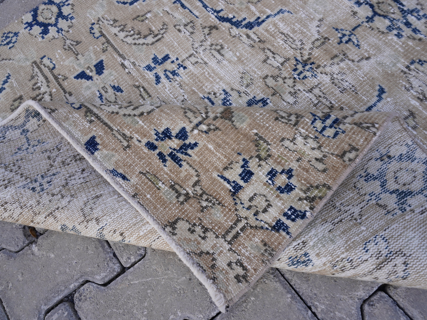 Neutral Small Rug 4x7 ft - sku 982