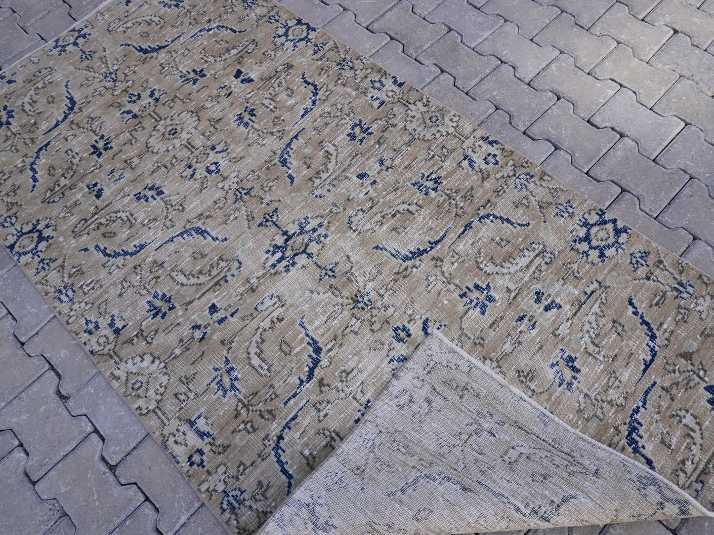 Neutral Small Rug 4x7 ft - sku 982