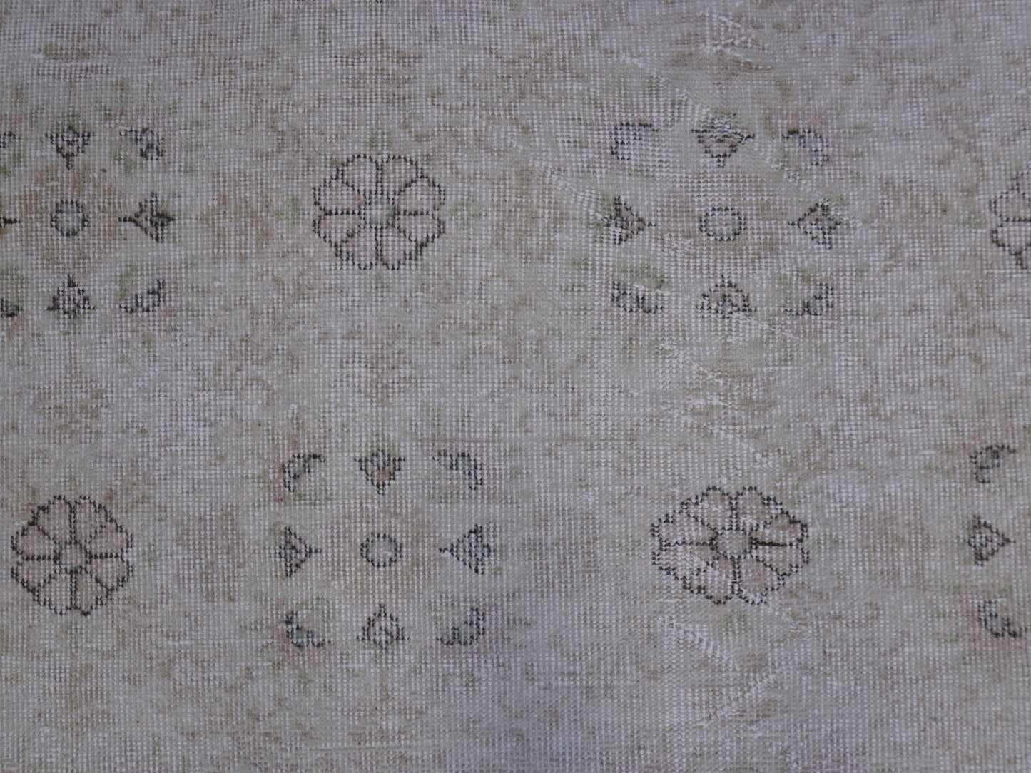 Neutral Small Rug 4x7 ft - sku 1518