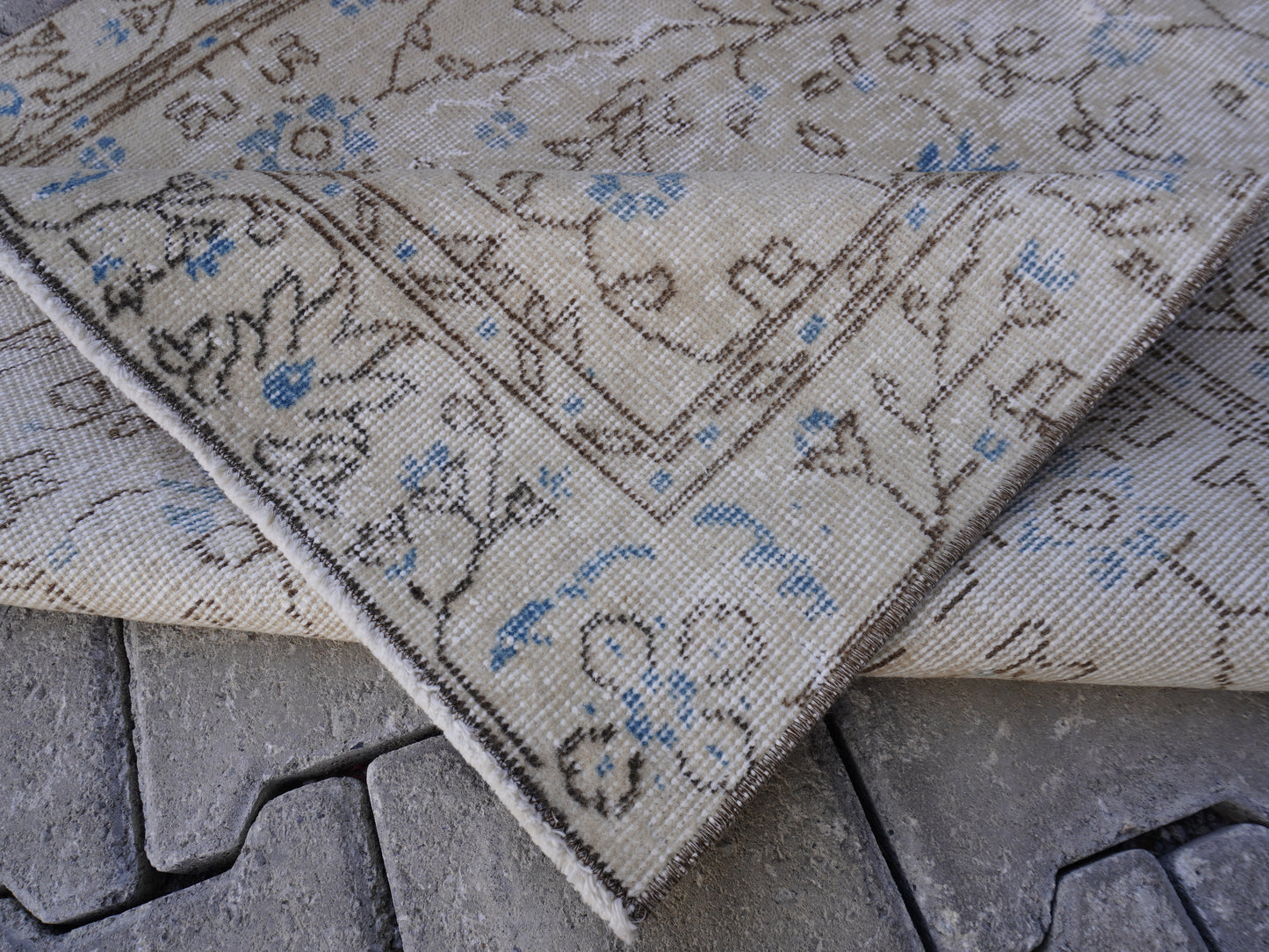 Wool Neutral Small Rug 4x7 ft - sku 977