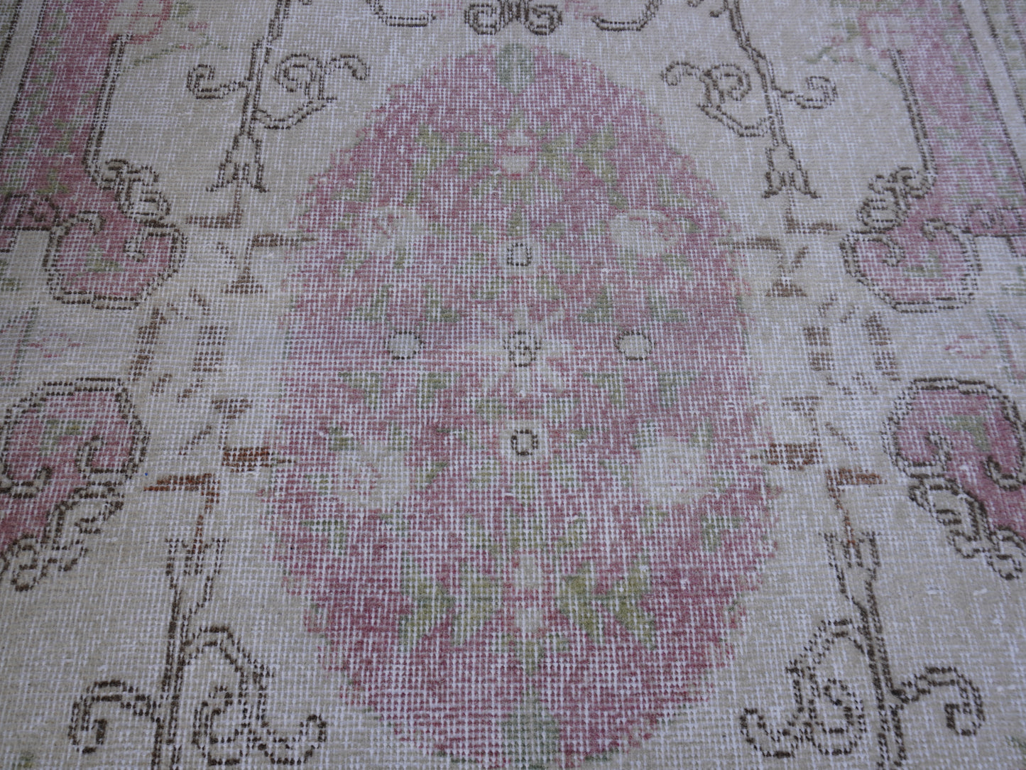 Neutral Small Rug 4x7 ft - sku 806
