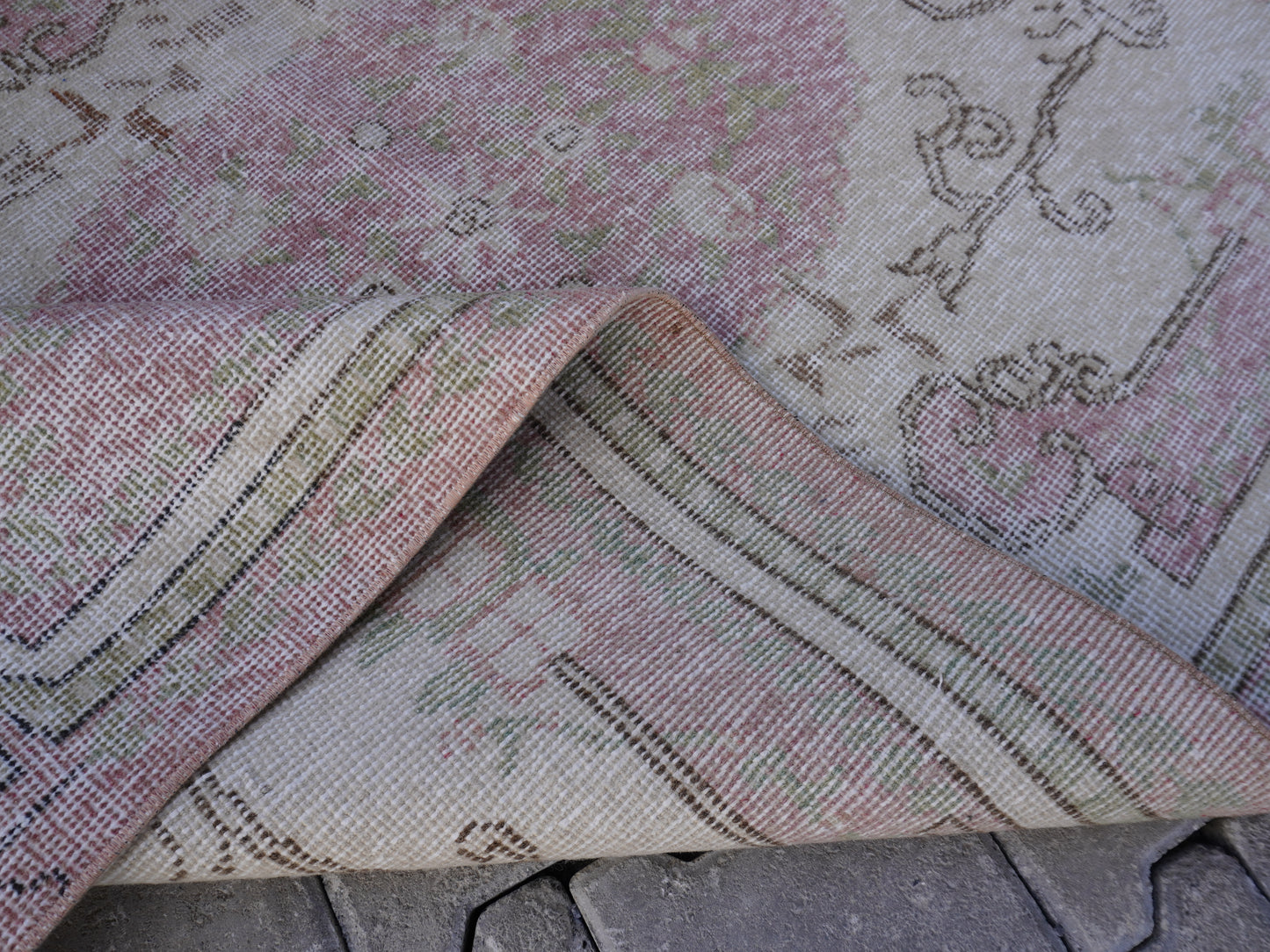 Neutral Small Rug 4x7 ft - sku 806