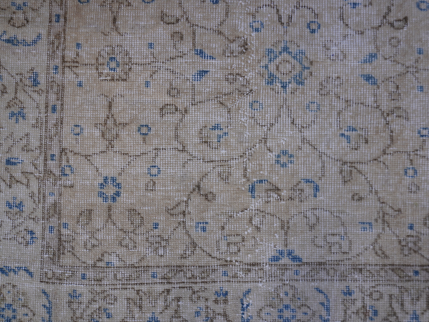 Vintage Turkish Neutral Small Rug 4x7 ft - sku 1108