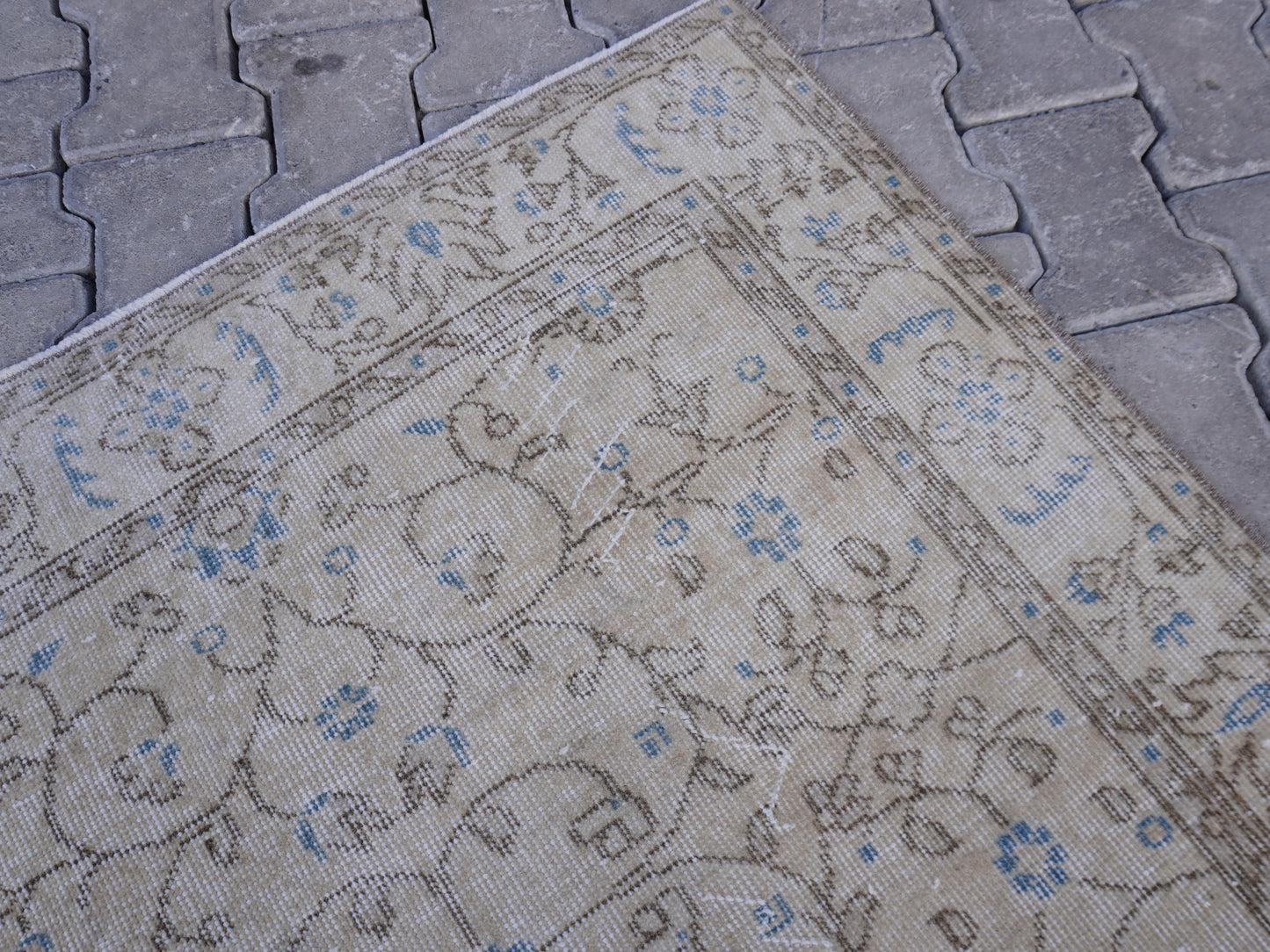 Vintage Turkish Neutral Small Rug 4x7 ft - sku 1108