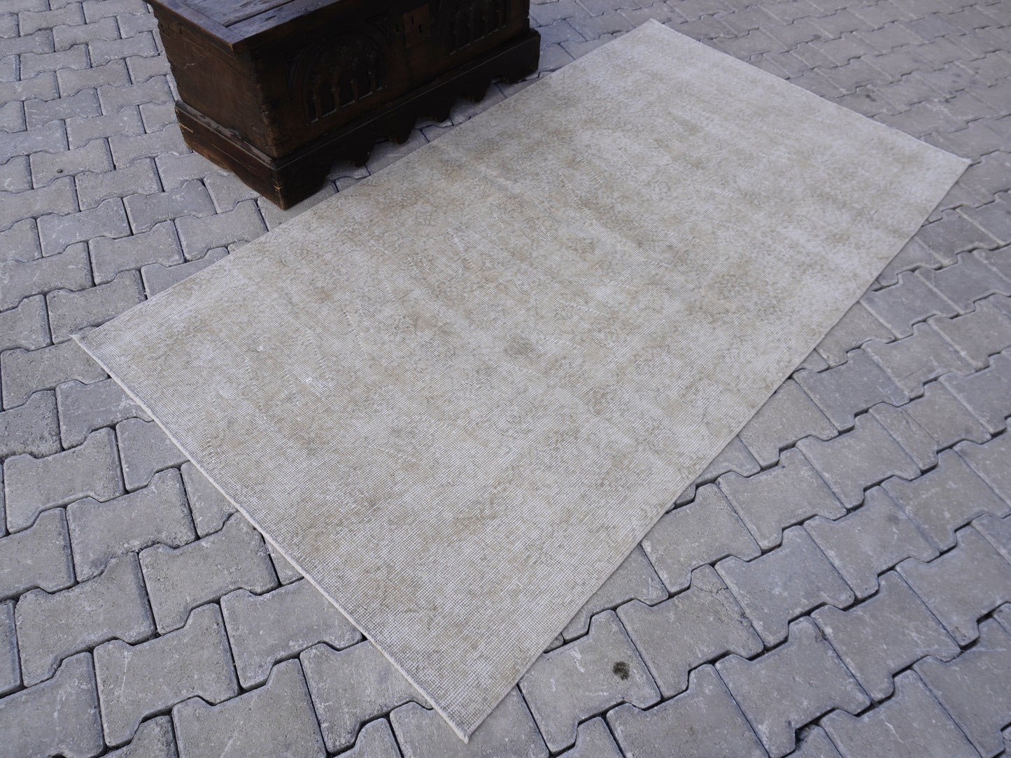 Vintage Neutral Small Rug 4x7 ft - sku 981