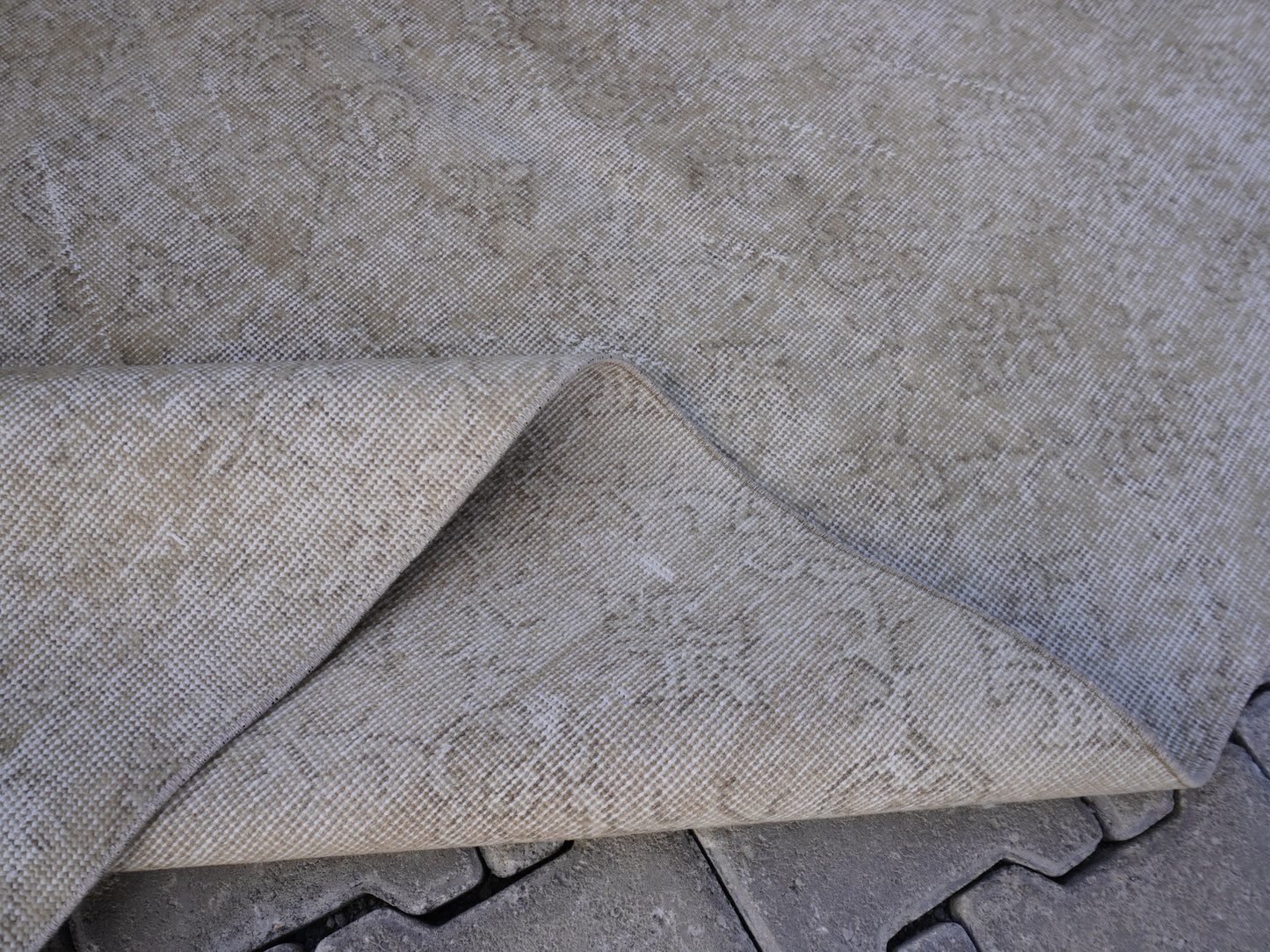 Vintage Neutral Small Rug 4x7 ft - sku 981