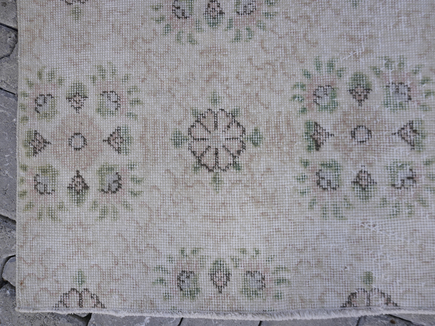 Vintage Neutral Small Rug 4x7 ft - sku 1512
