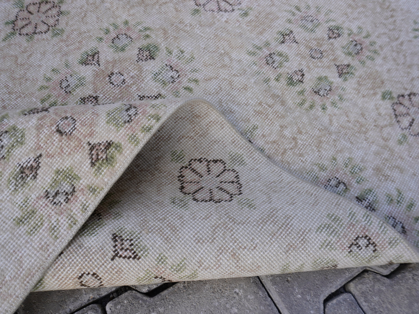 Vintage Neutral Small Rug 4x7 ft - sku 1512