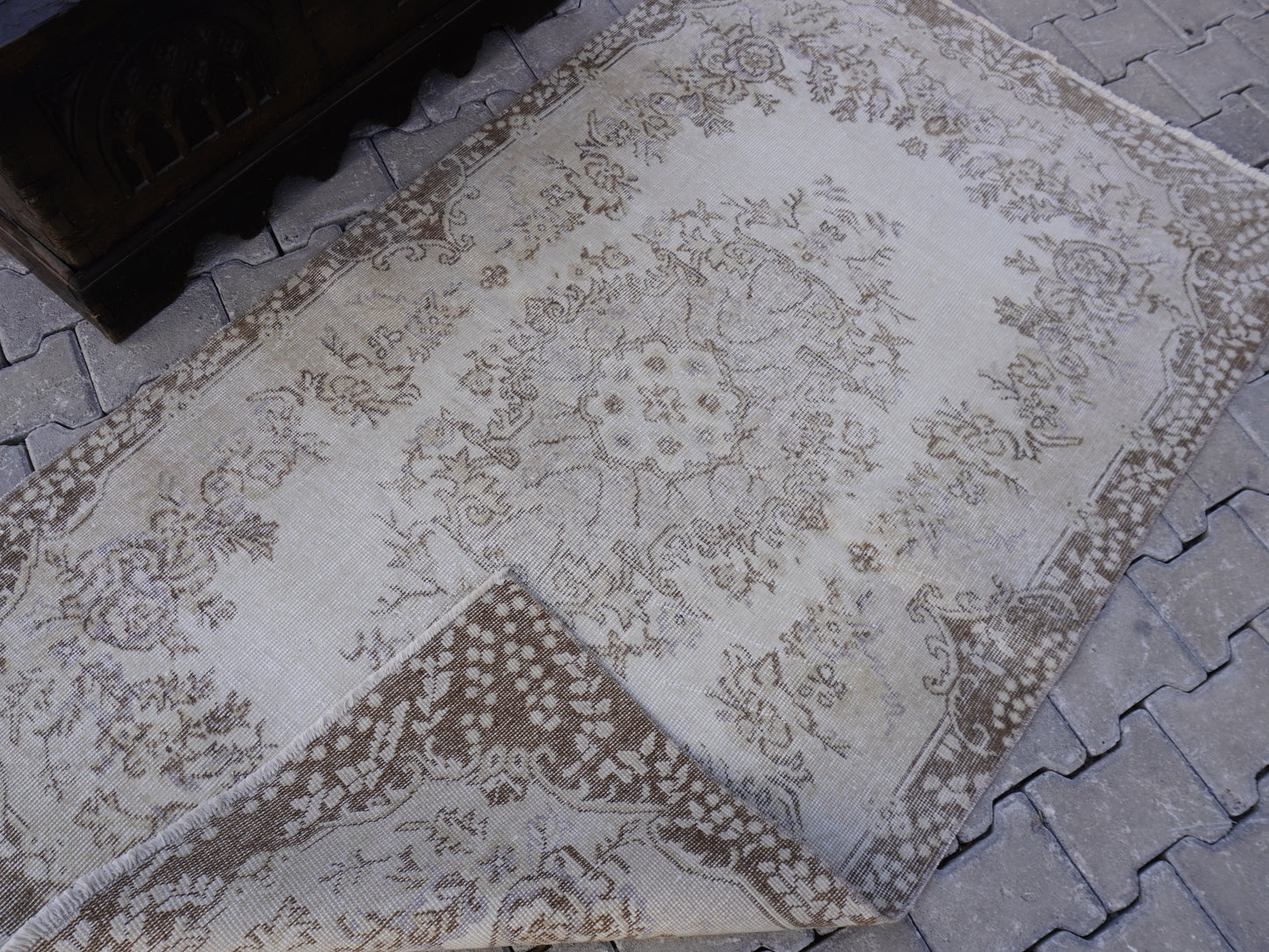 Vintage Area Neutral Small Rug 4x7 ft - sku 1161