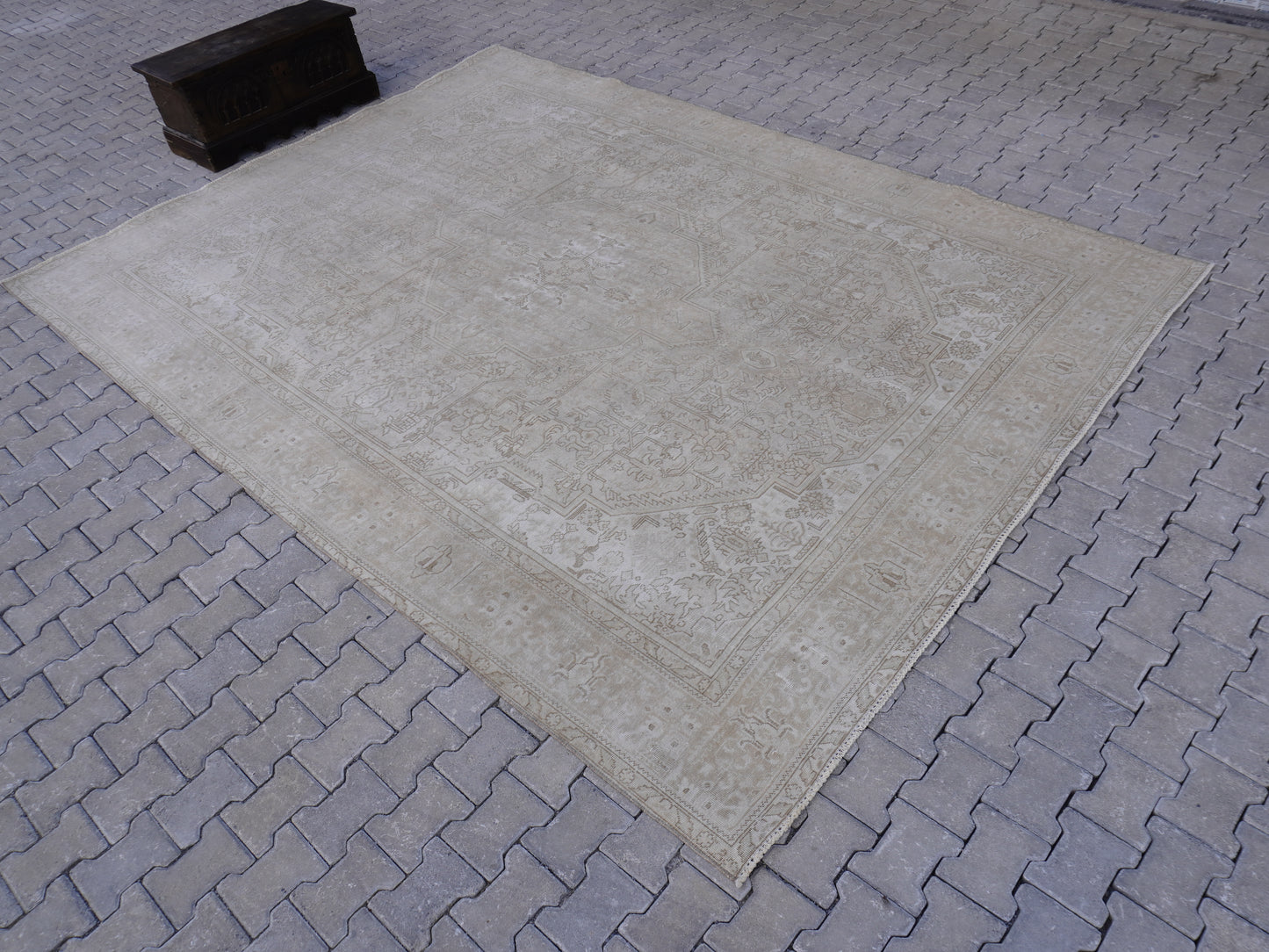 Neutral Oversize Vintage Rug 9x12 ft - sku2018